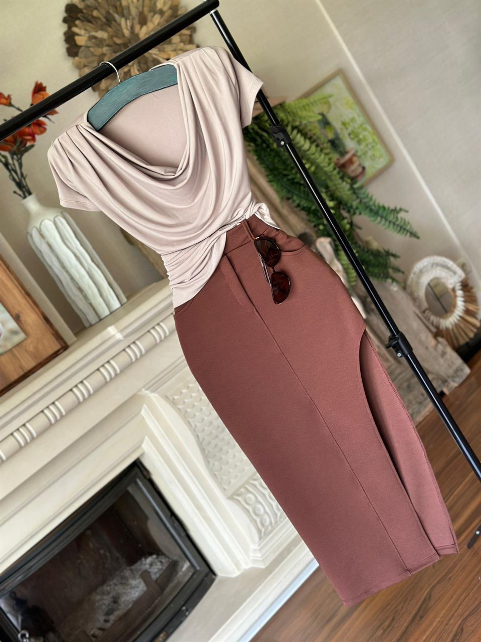 Crep Dokuma Kumaş Yan Yırtmaç Detaylı Midi Etek 