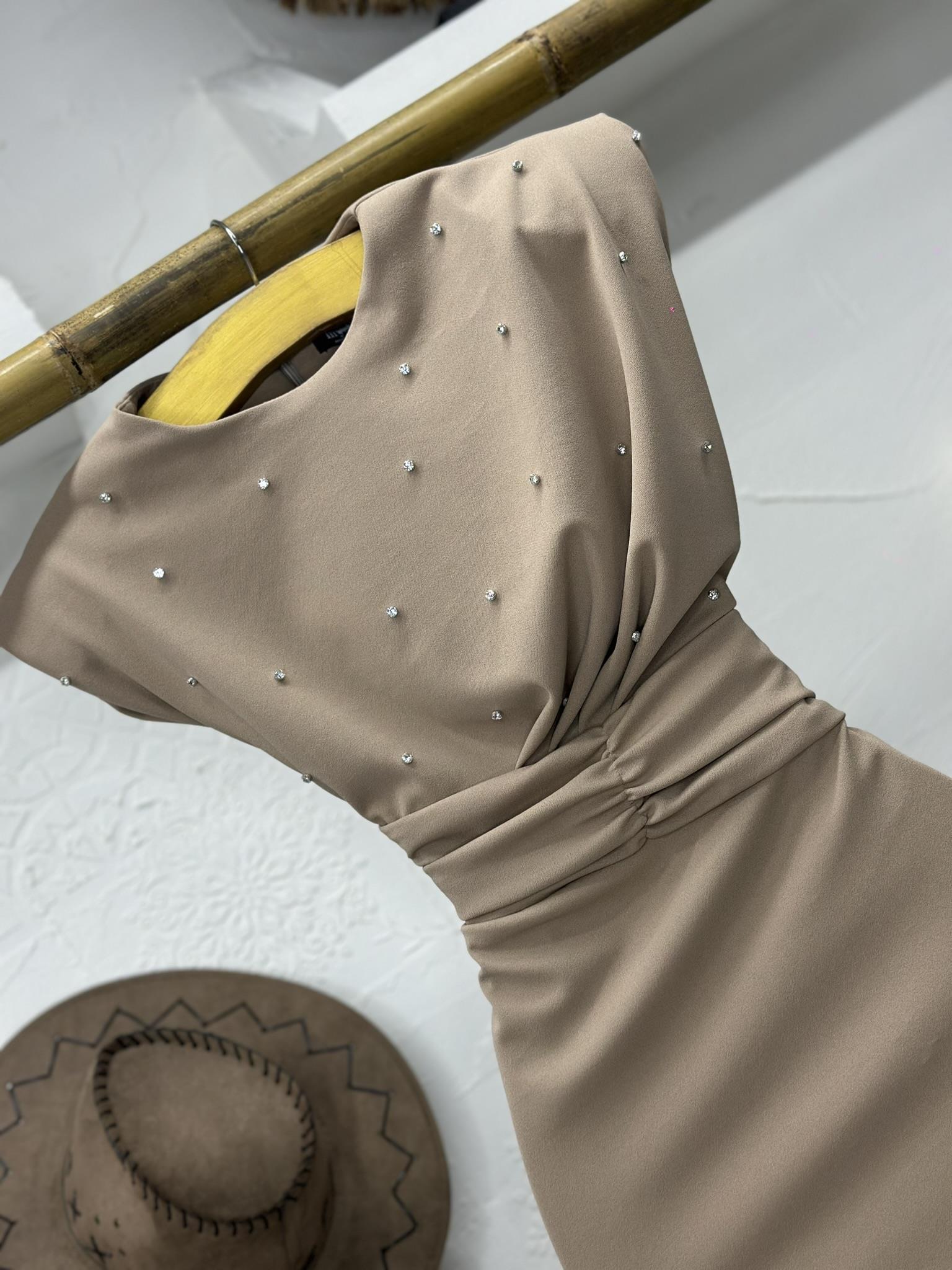 Dubble Kumaş Taş Dizayn Bel Detay Midi Boy Elbise