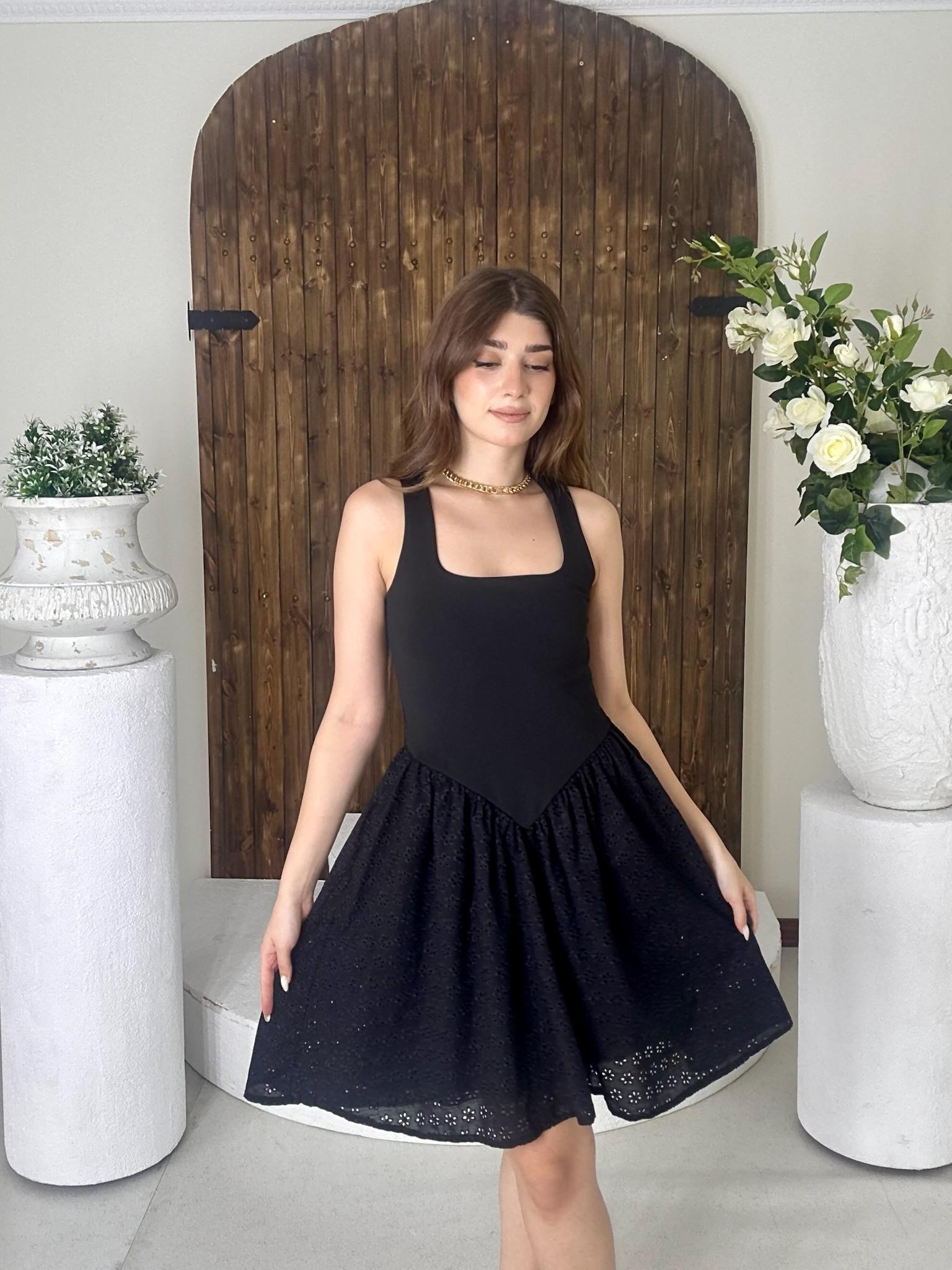 Eteği Fisto Detaylı Kare Yaka Mini Elbisemiz