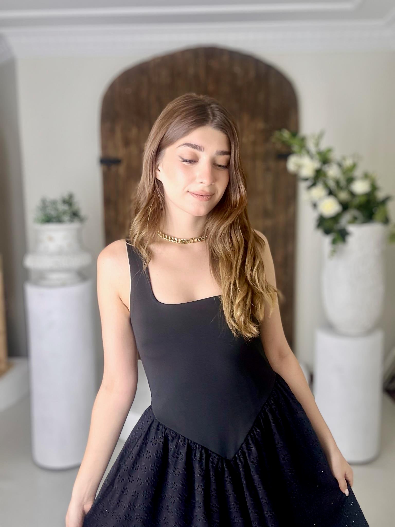 Eteği Fisto Detaylı Kare Yaka Mini Elbisemiz