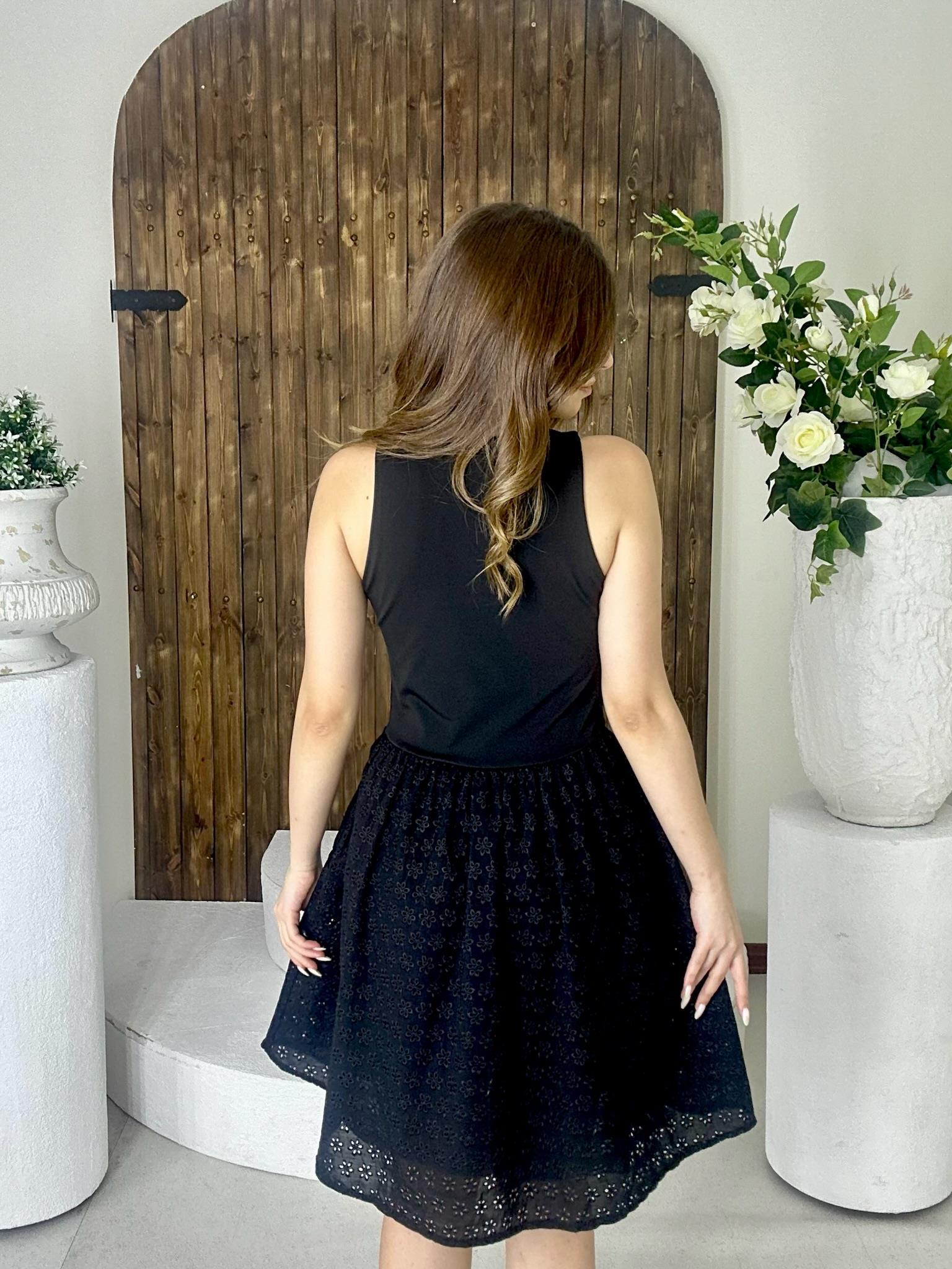 Eteği Fisto Detaylı Kare Yaka Mini Elbisemiz