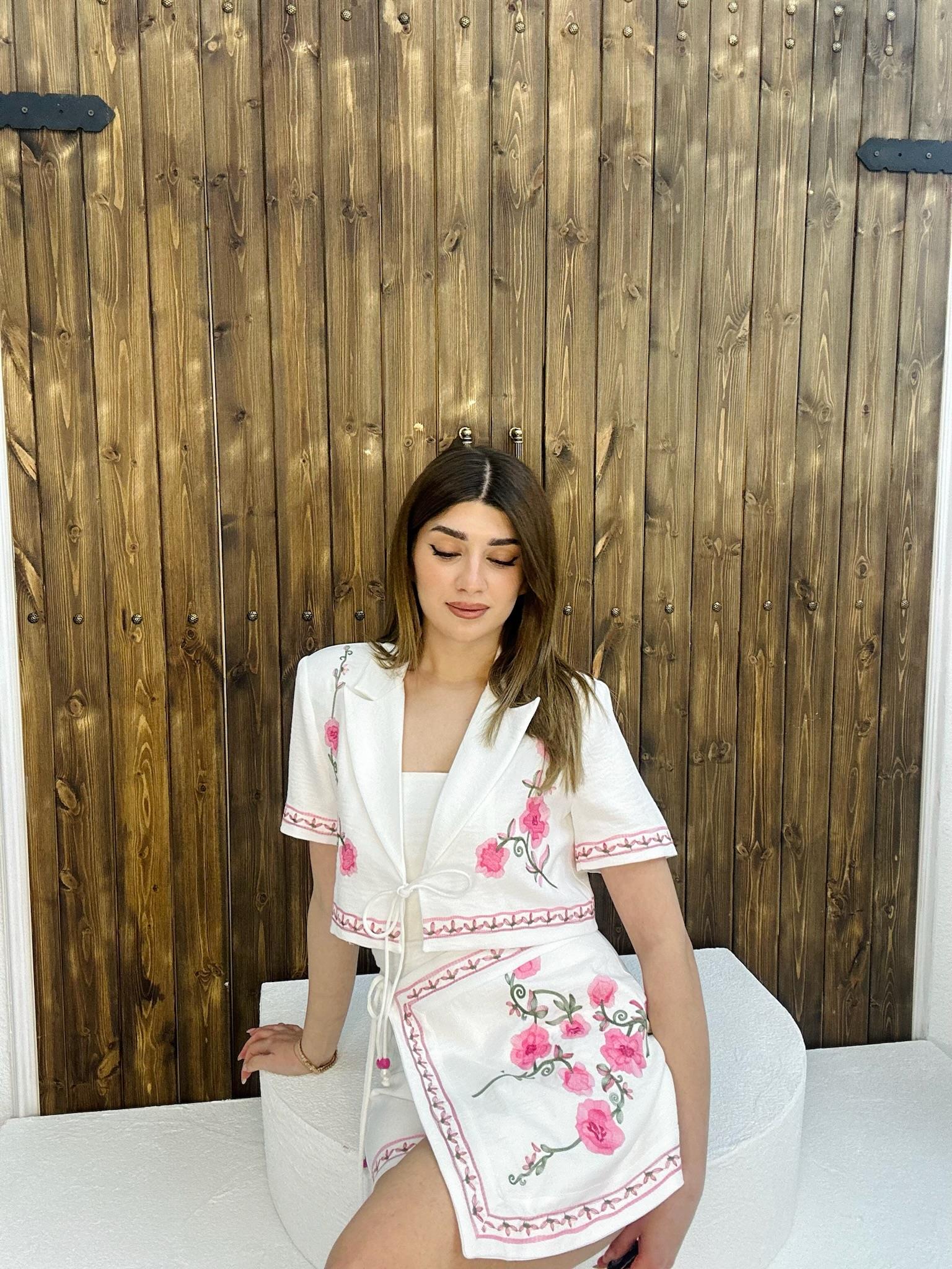 Flam Keten Kumaş Nakışlı Bağcık Detay Şort Etek