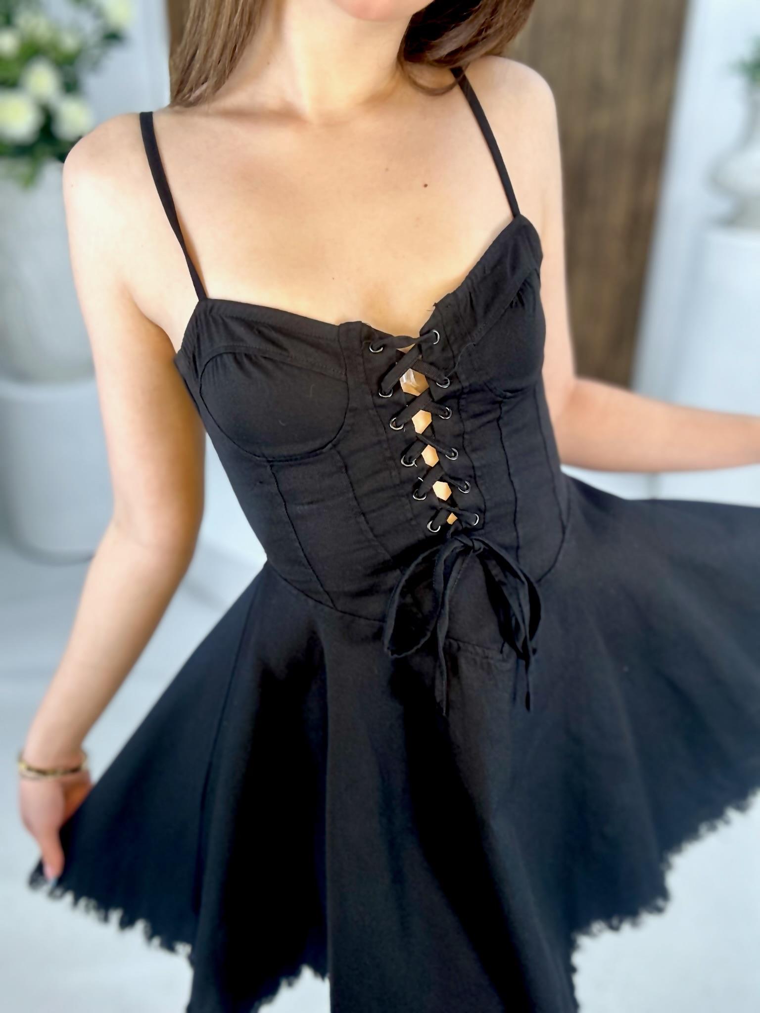 Gabardin Kumaş Kuşgözü Detay Kloş Mini Elbisemiz Siyah