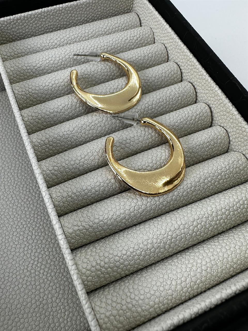 Gold Basic Dokulu Yarım Halka Küpe 