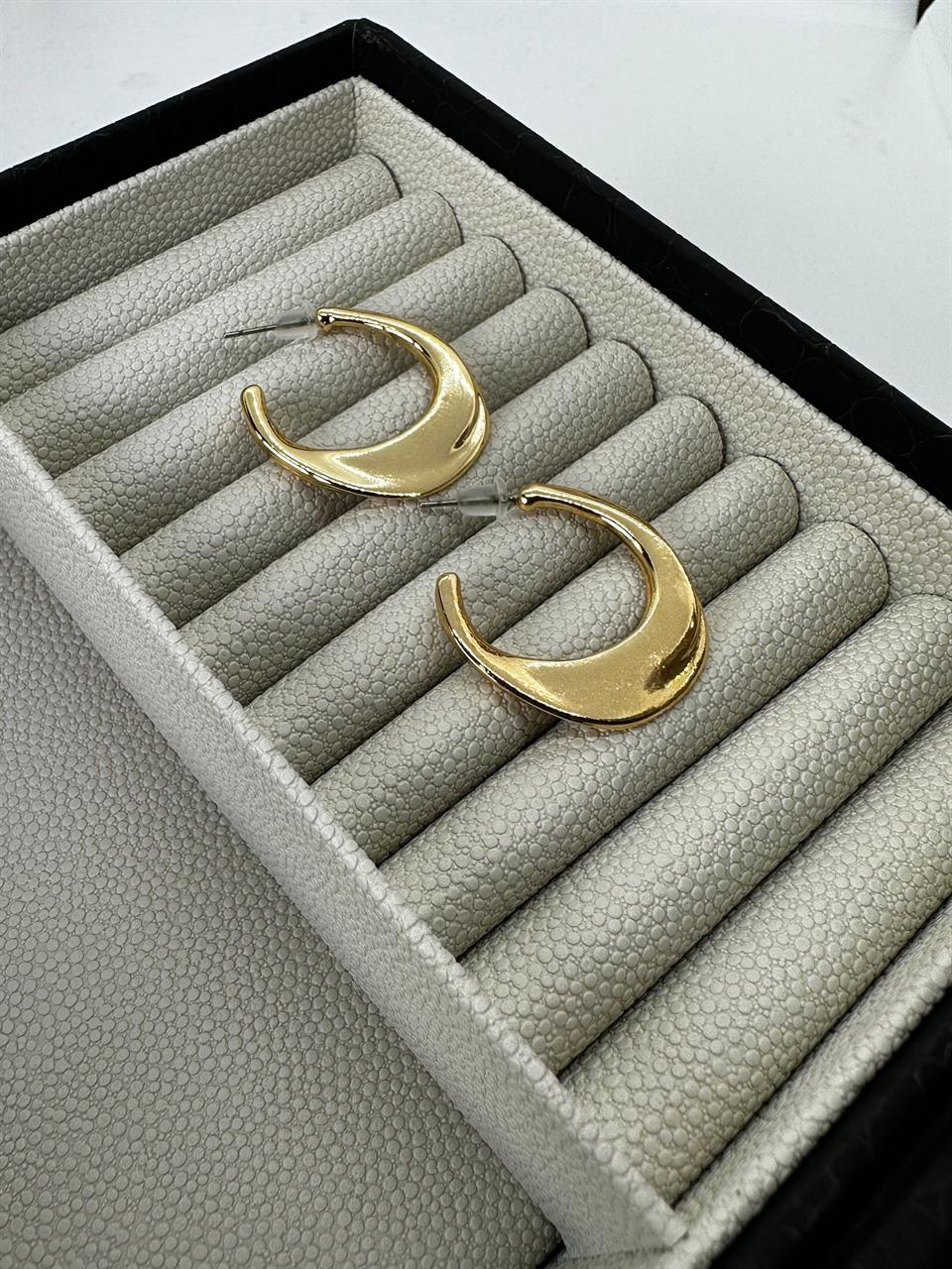 Gold Basic Dokulu Yarım Halka Küpe 