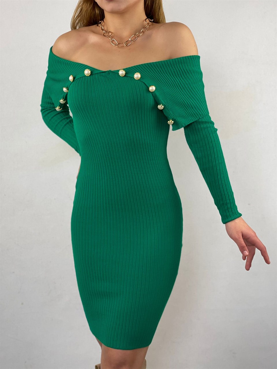 İnci Düğmeli Düşük Omuz Triko Elbise