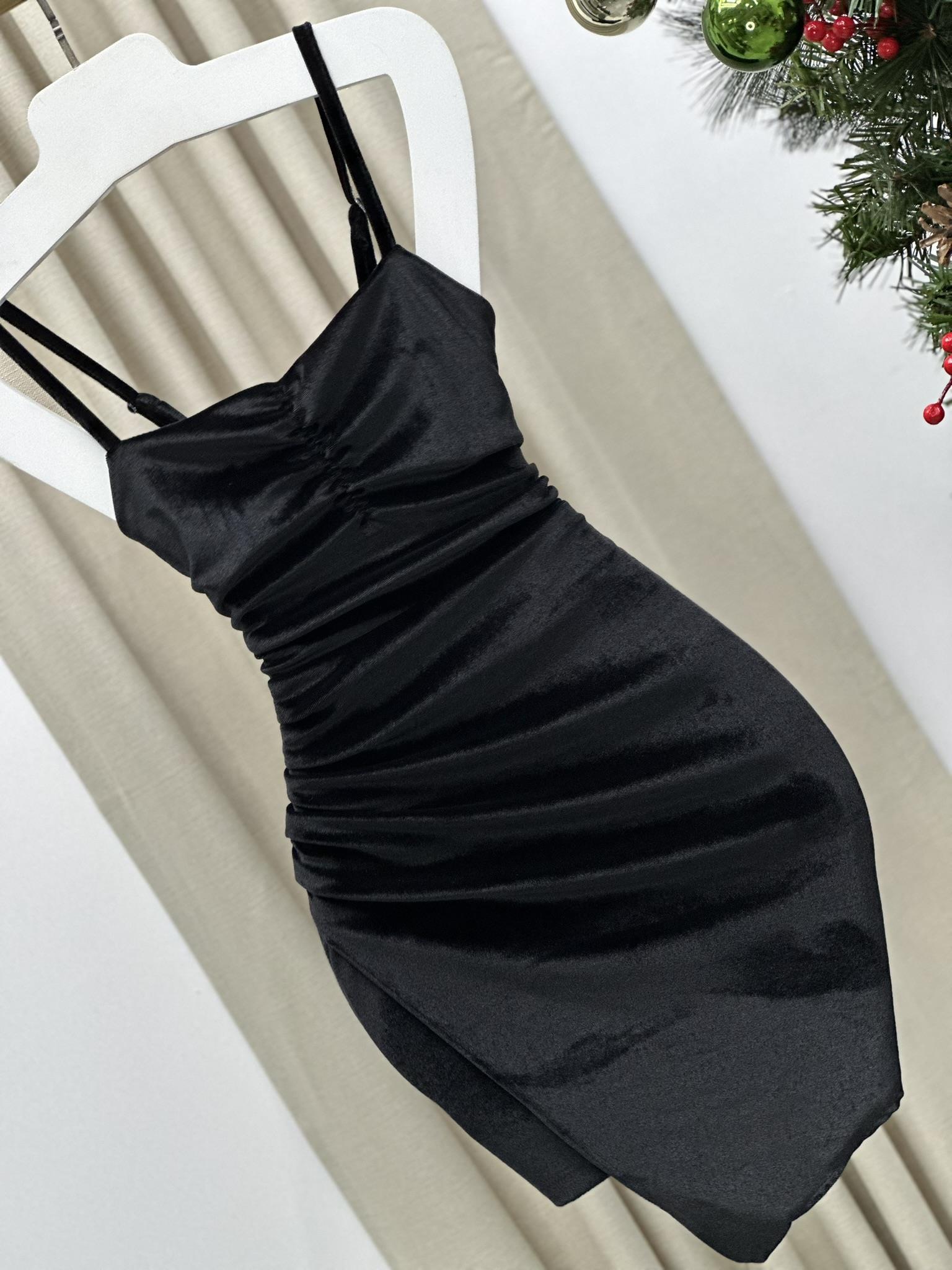 İnci Kadife Göğüs Büzgülü Askılı Drapeli Tasarım Elbise Siyah