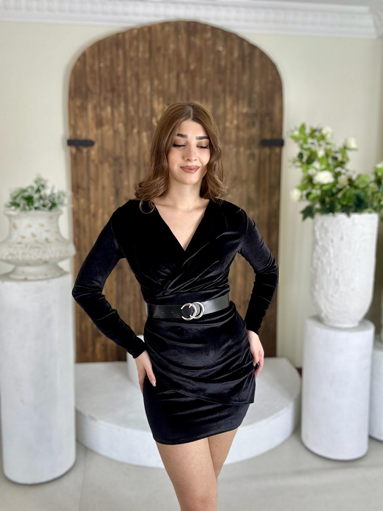 İnci Kadife Kumaş Prenses Yaka Drapeli Kemerli Elbise Siyah