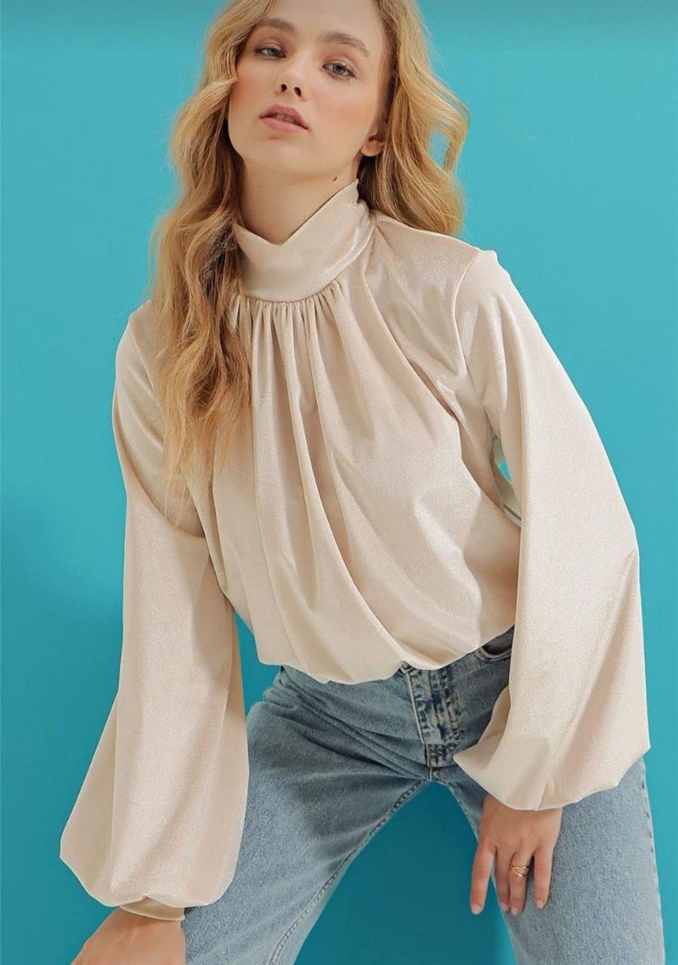 İnci Kadife Kumaş Yarım Balıkçı Yaka Rahat Kalıp Bluz 