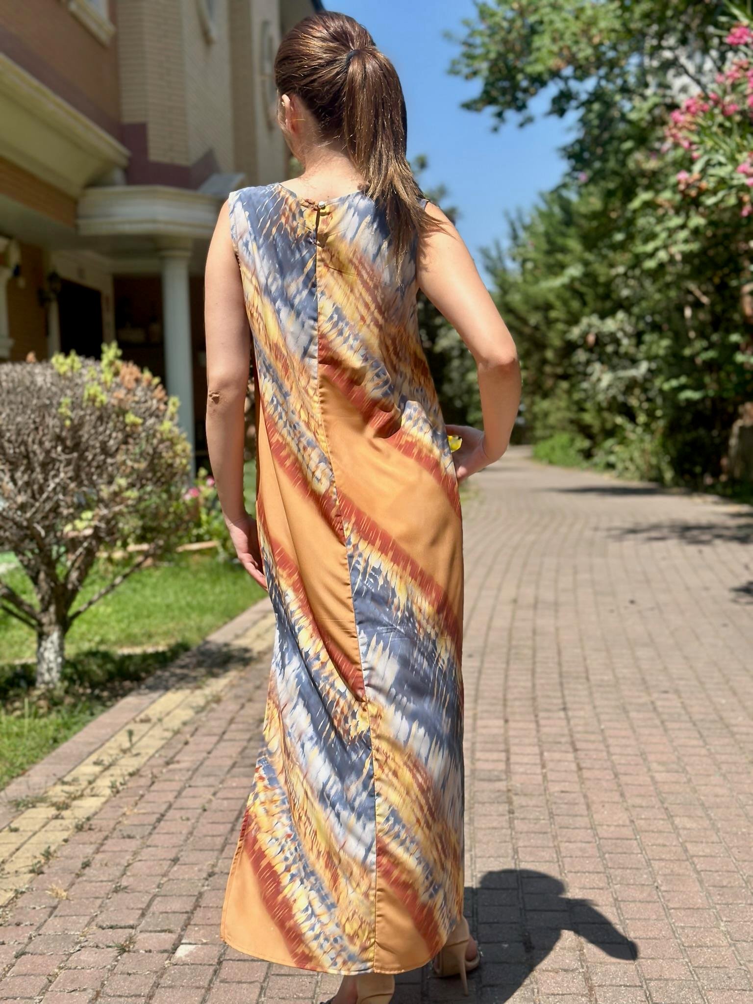 İthal Crep Kumaş Rahat Kalıp Kahve Desen Elbisemiz