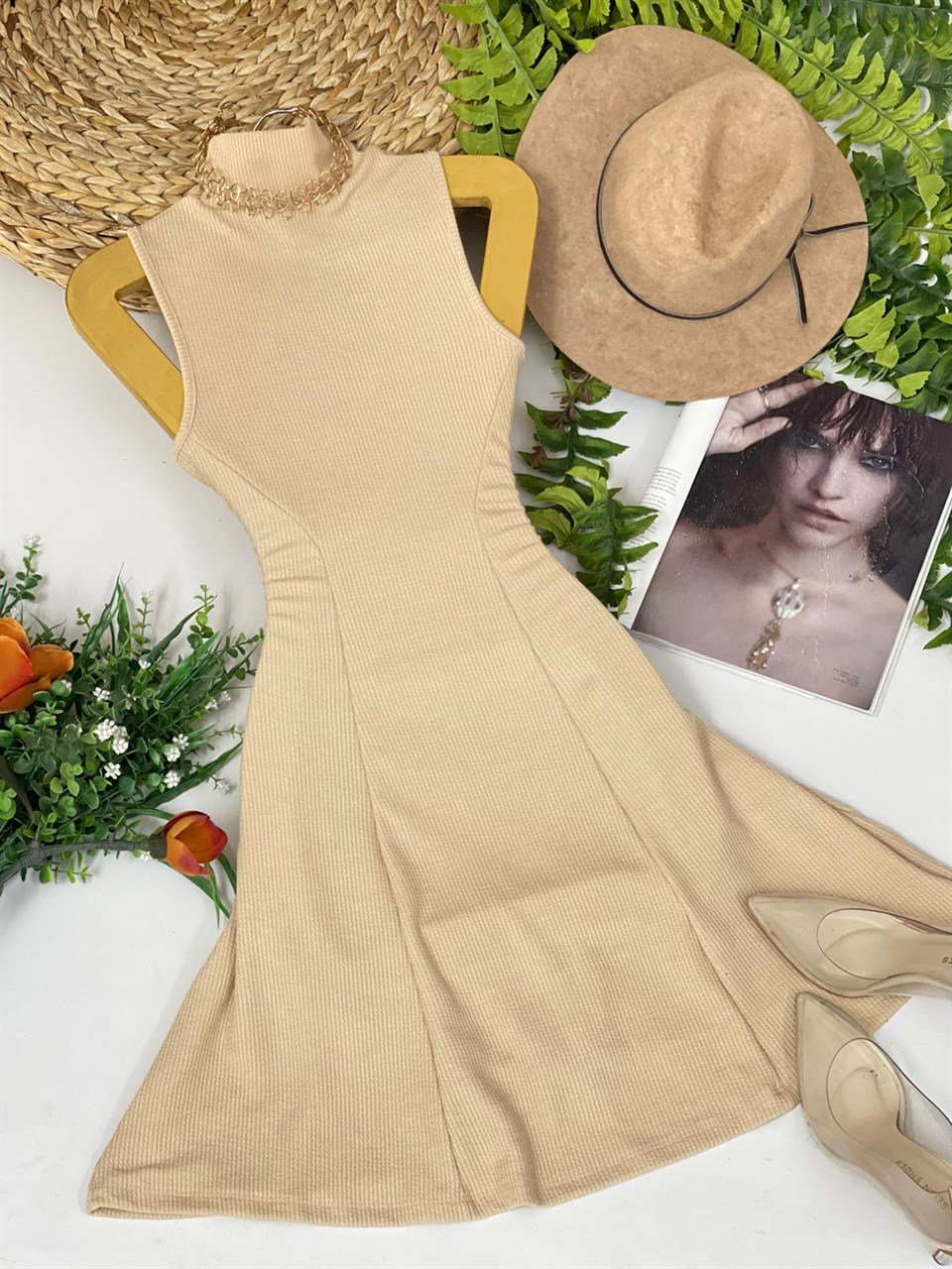 Jakarlı Kumaş Dik Yaka Kloş Elbise Kemer ve Aksesuarlar Hariçtir