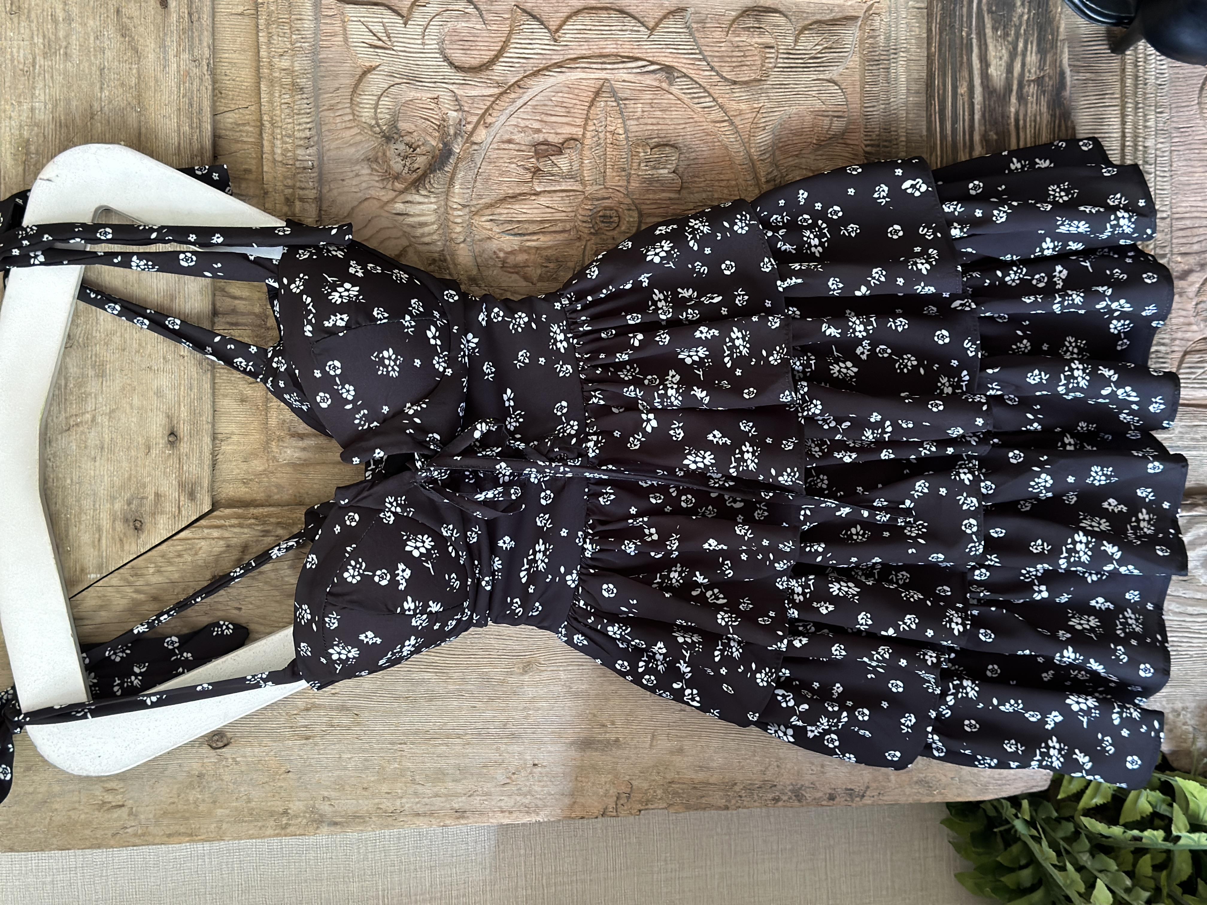 Jenifer Kumaş Çıtır Desen Kuşgözü Detay Kat Etekli Renkli Elbise