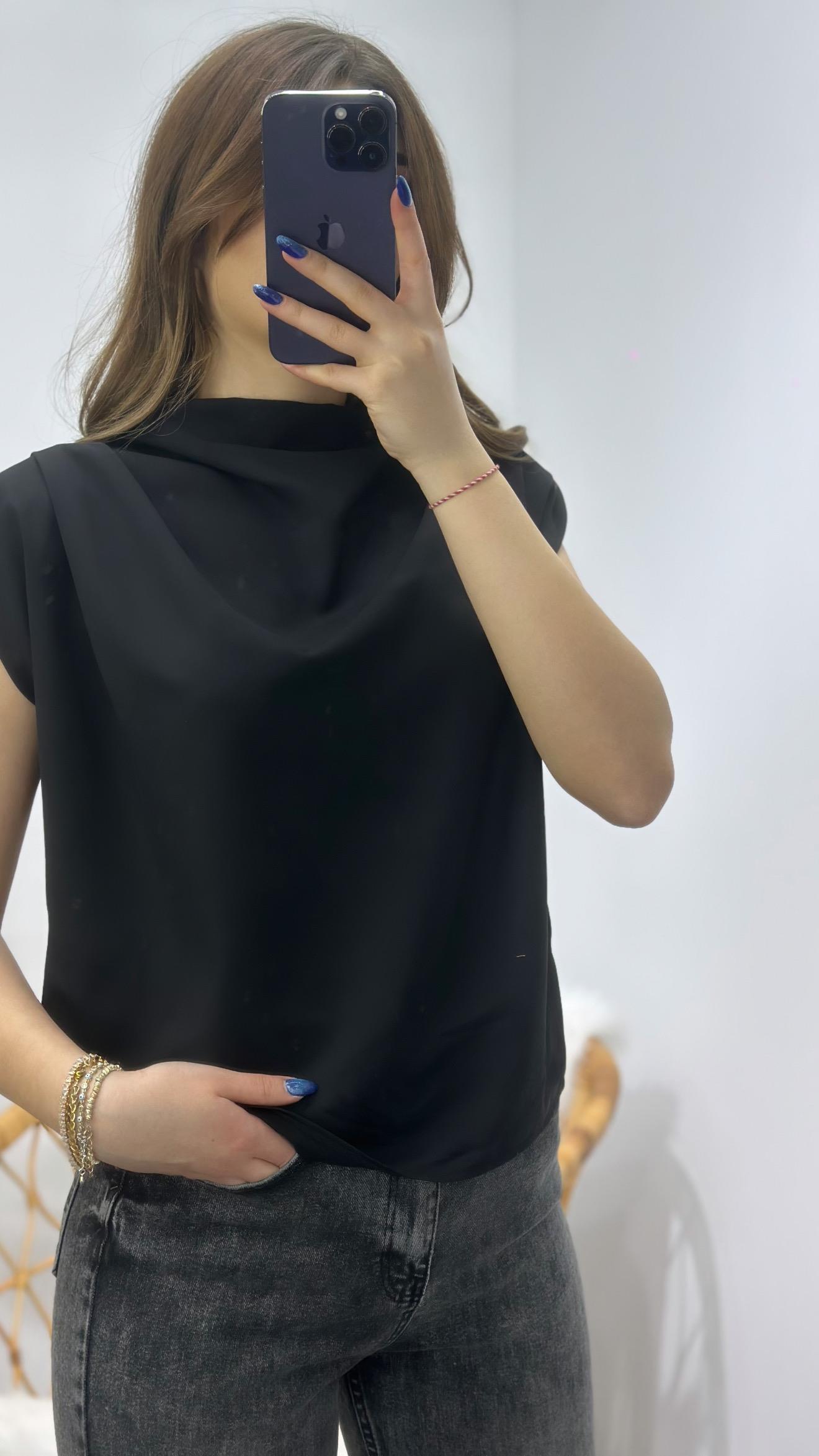 Jesica Kumaş Vatkalı Yaka Drapeli Bluz Siyah