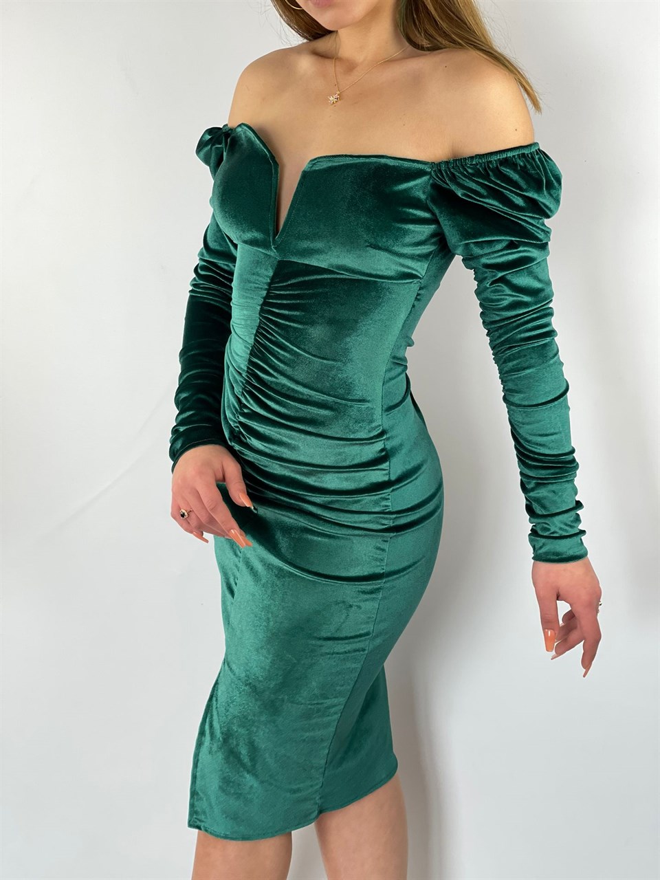 Kalp Yaka Drapeli Likralı İthal Kadife Kumaş Kalem Elbise