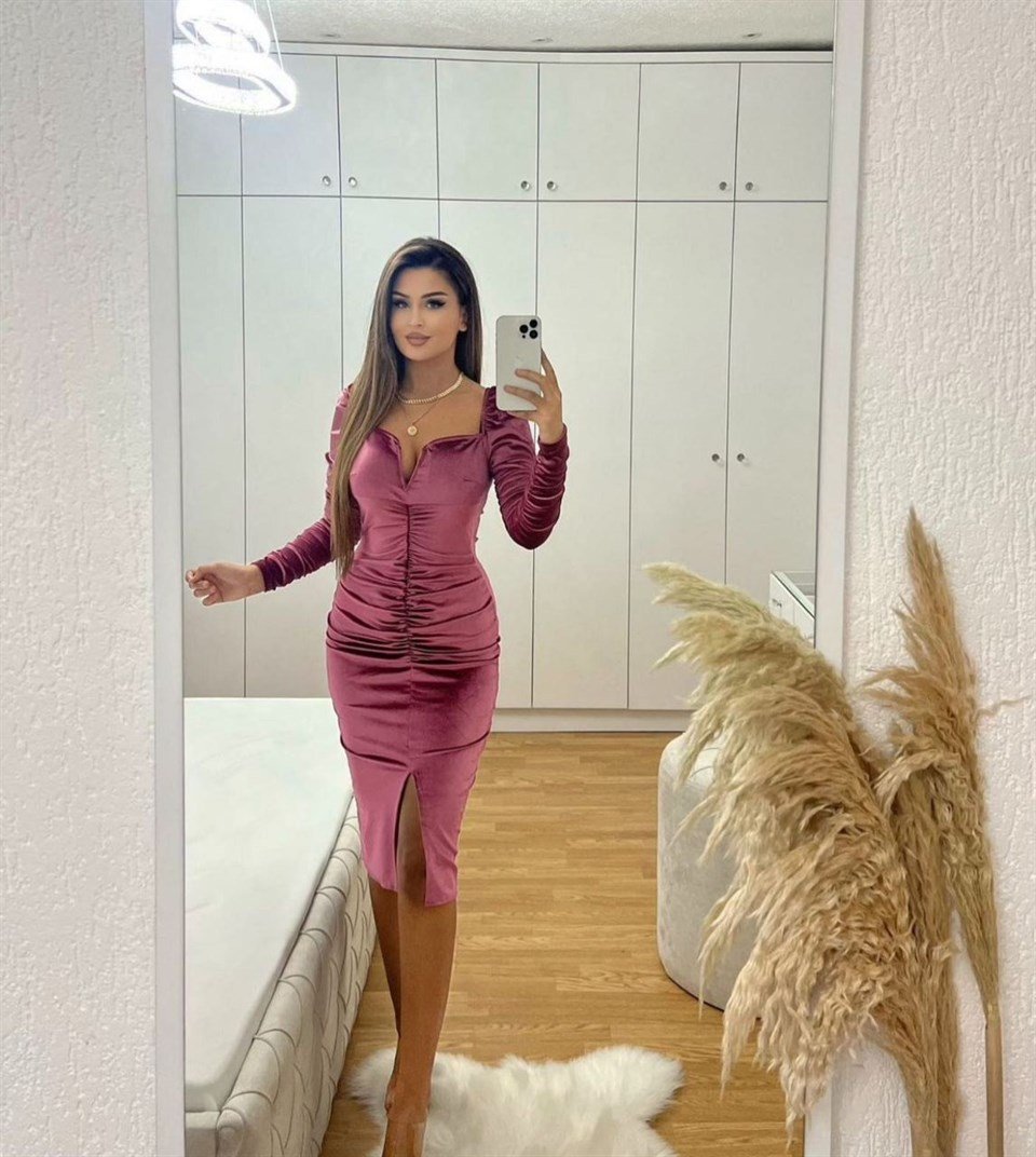 Kalp Yaka Drapeli Likralı İthal Kadife Kumaş Kalem Elbise