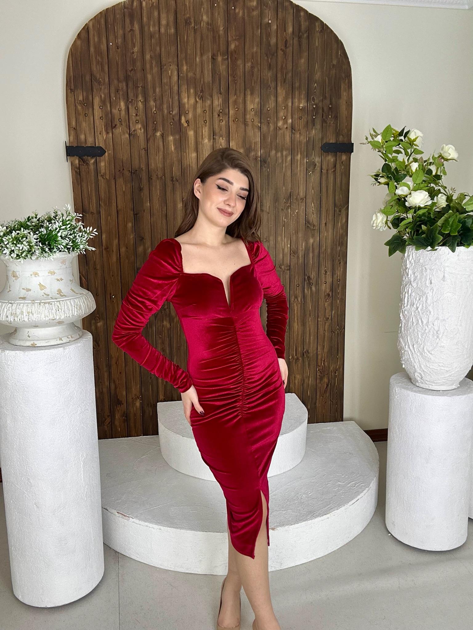 Kalp Yaka Drapeli Likralı İthal Kadife Kumaş Kalem Elbise