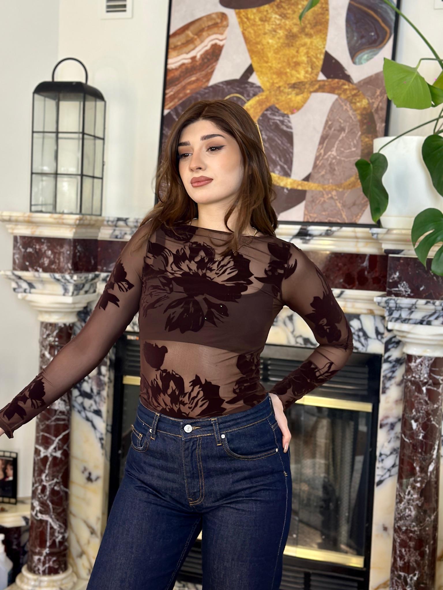 Kayık Yaka Büyük Flog Baskılı Bluz Kahverengi