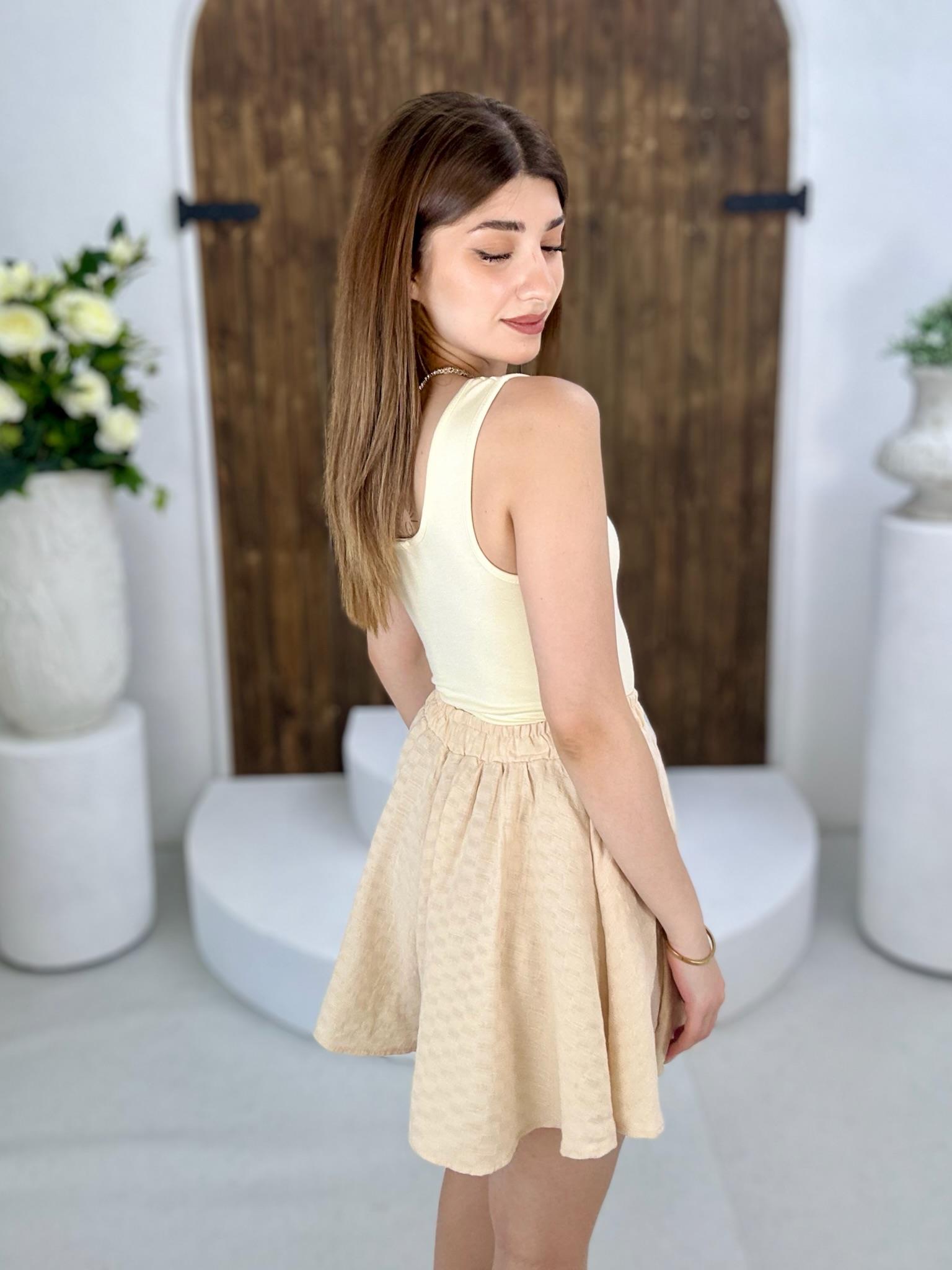 Keten Kumaş Astarlı Beli Lastikli Etek Görünümlü Şort