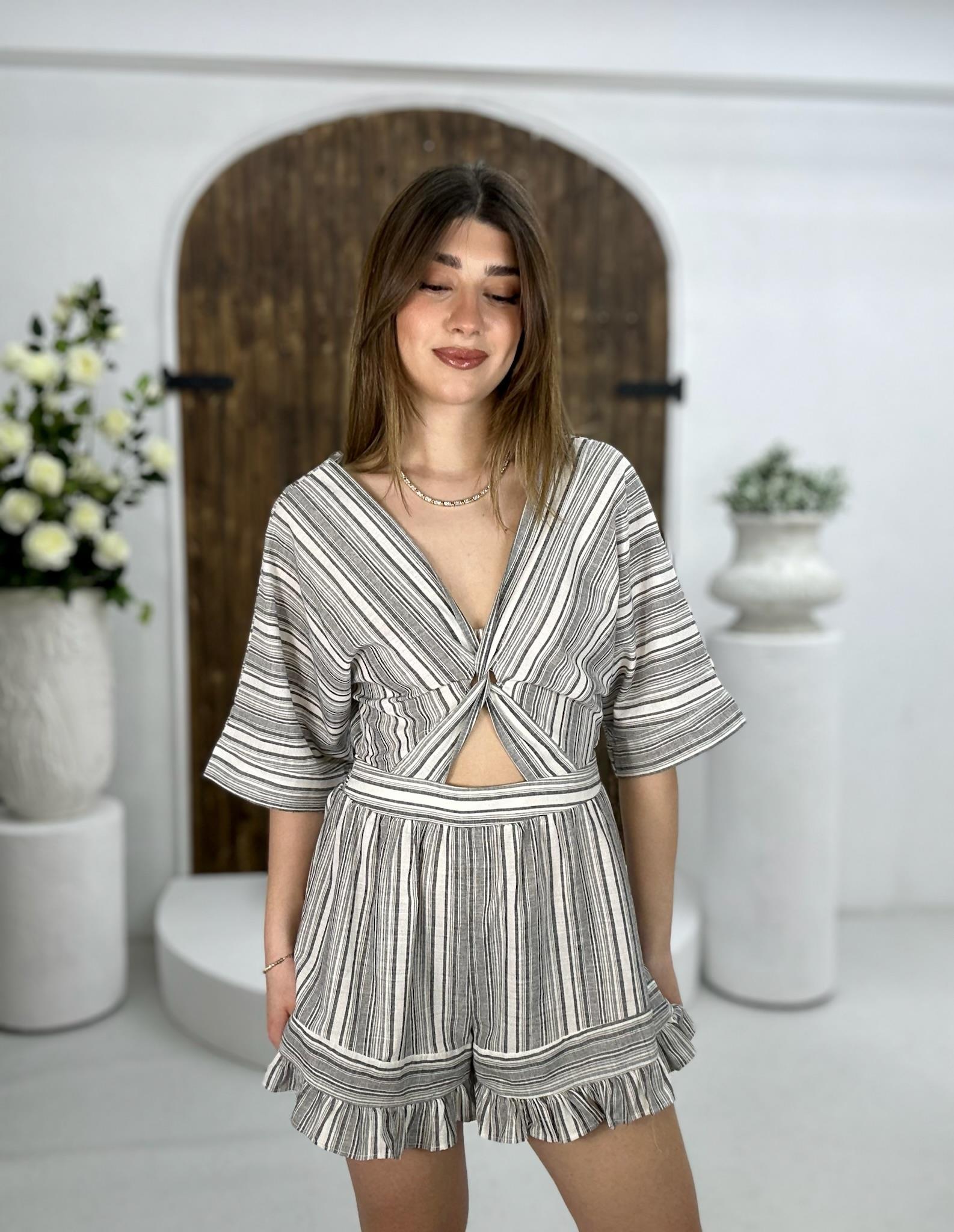 Keten Kumaş Sırt Dekolteli Şort Tulum