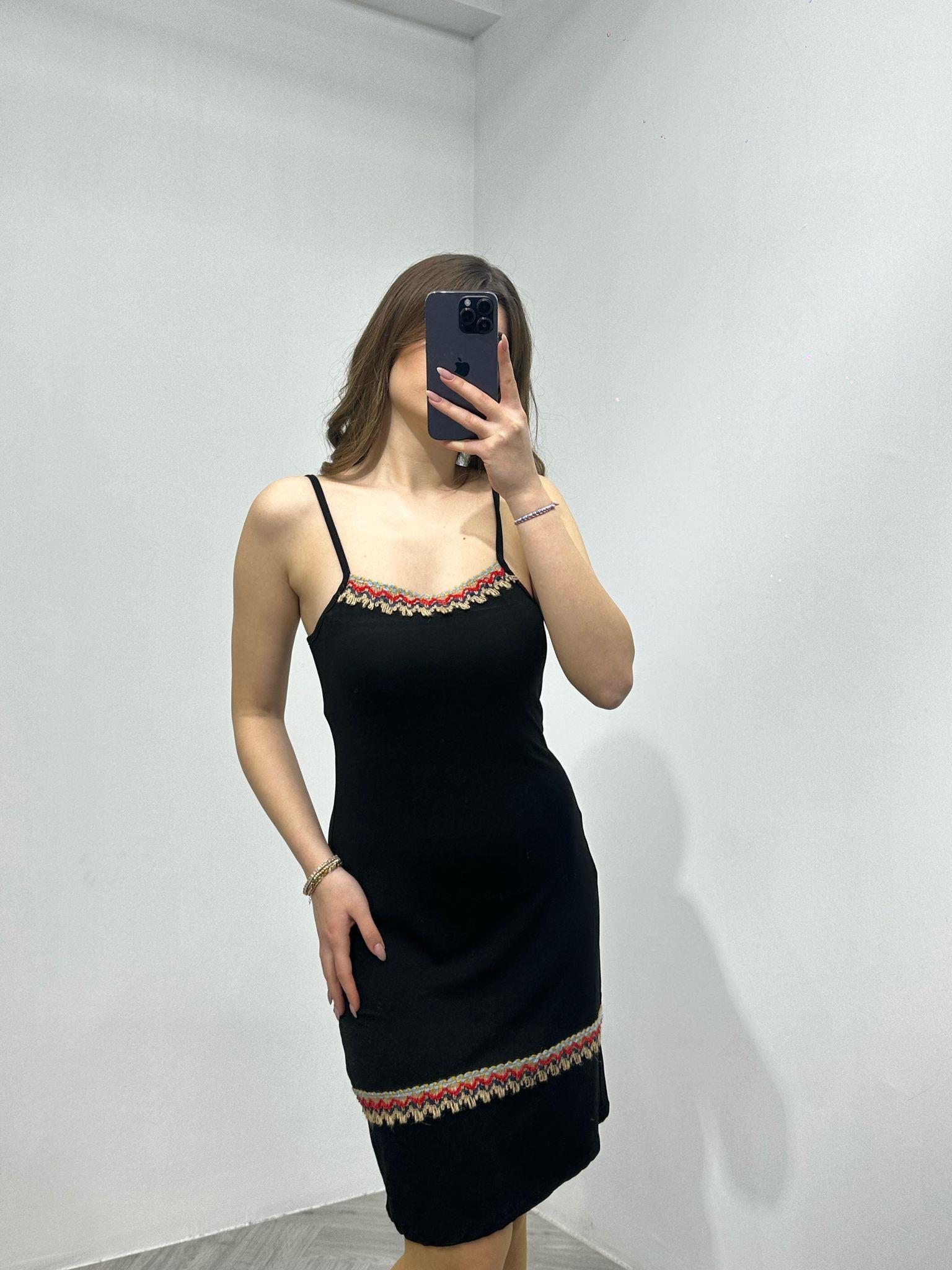 Kristal Pamuk Kumaş Rahat Kalıp Etnik Desen Detaylı Askılı Elbise Siyah