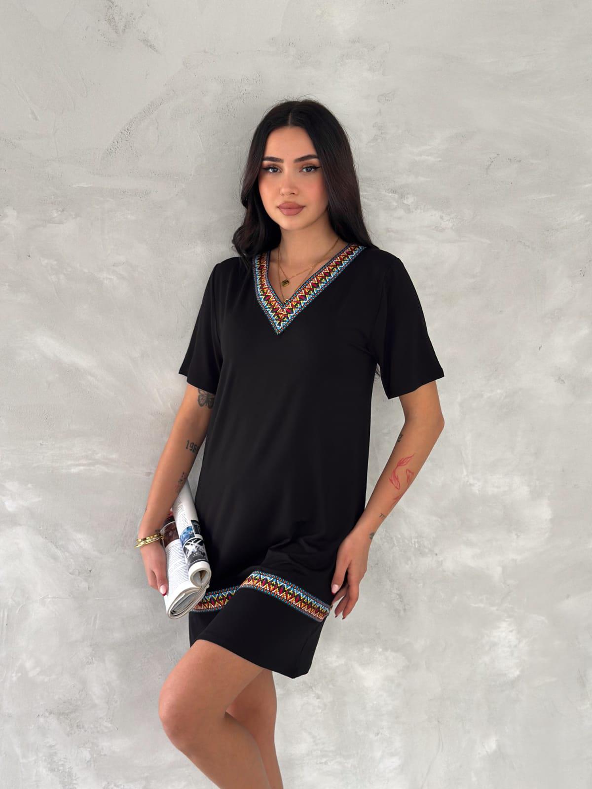 Crep Kumaş Etnik Desen Şeritli V Yaka Rahat Elbise Siyah