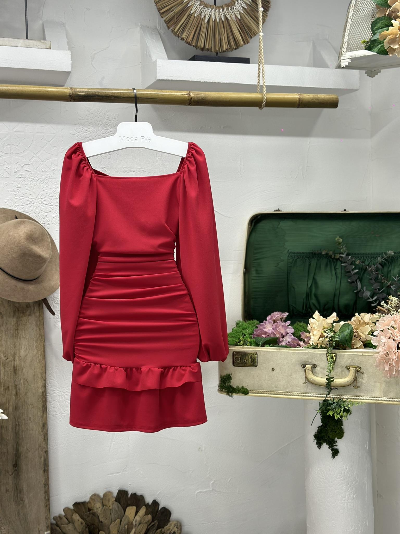 Likralı Crep Örme Kumaş Kare Yaka Drapeli Eteği Fırfırlı Balon Kol Kırmızı Elbise