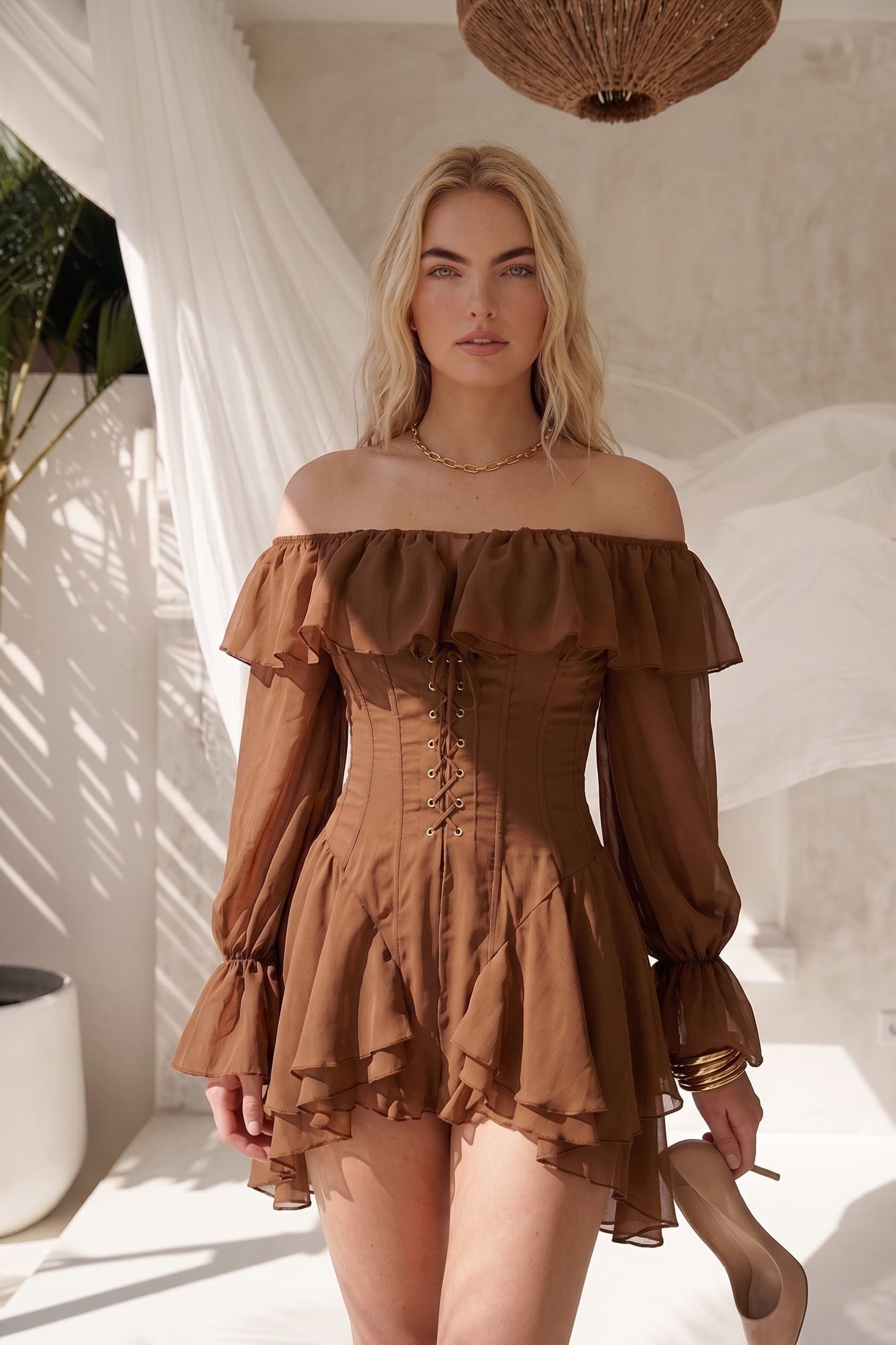 Madonna Yaka Kuşgözü Detay Şortlu Tasarım Şifon Tulum Taba