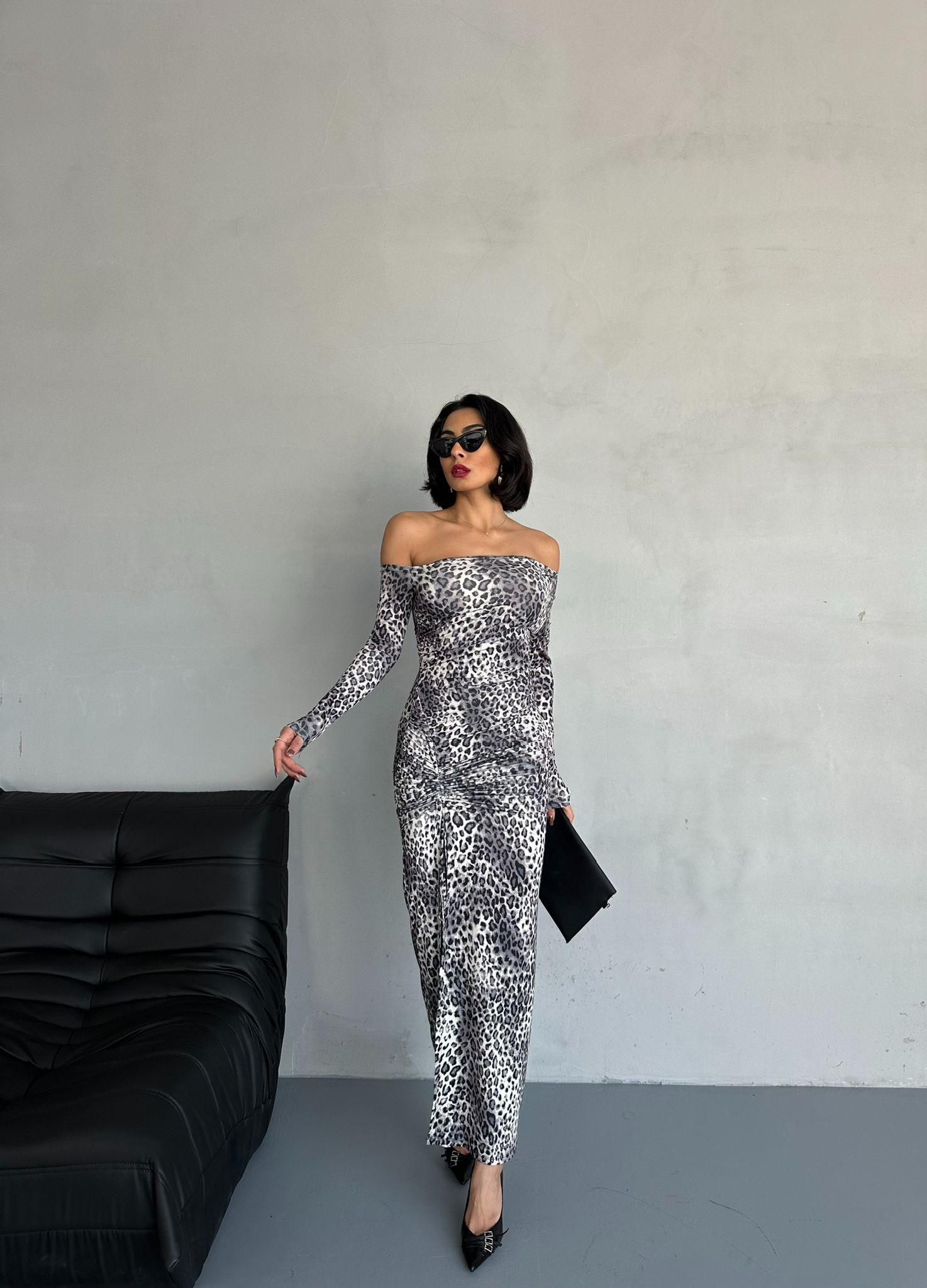 Micro Kumaş Düşük Omuz Büzgü Detay Uzun Elbise Leopar