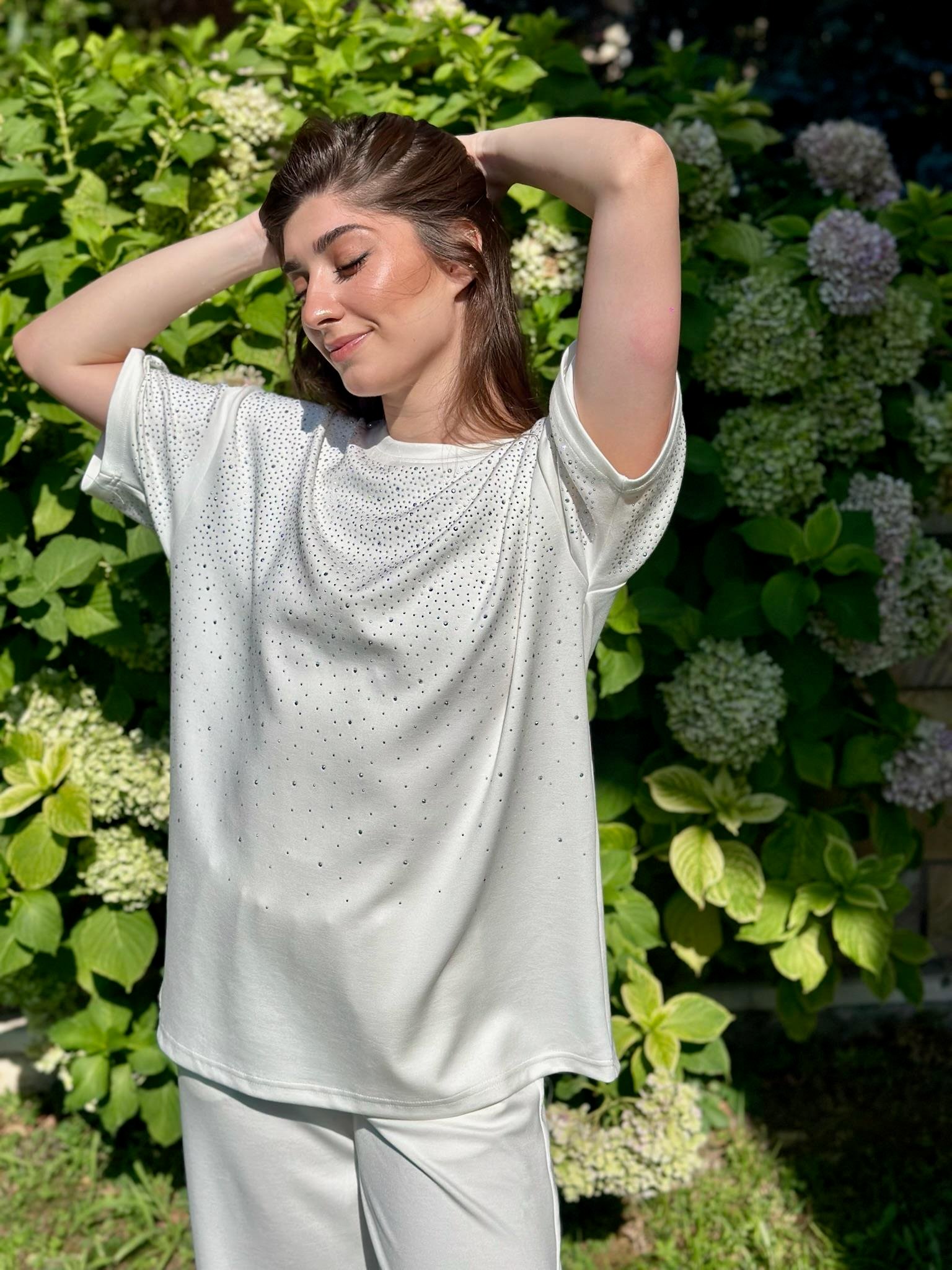 Modal Kumaş Taş Detaylı T-shirt ve Rahat Pantolon İkili Takım Beyaz