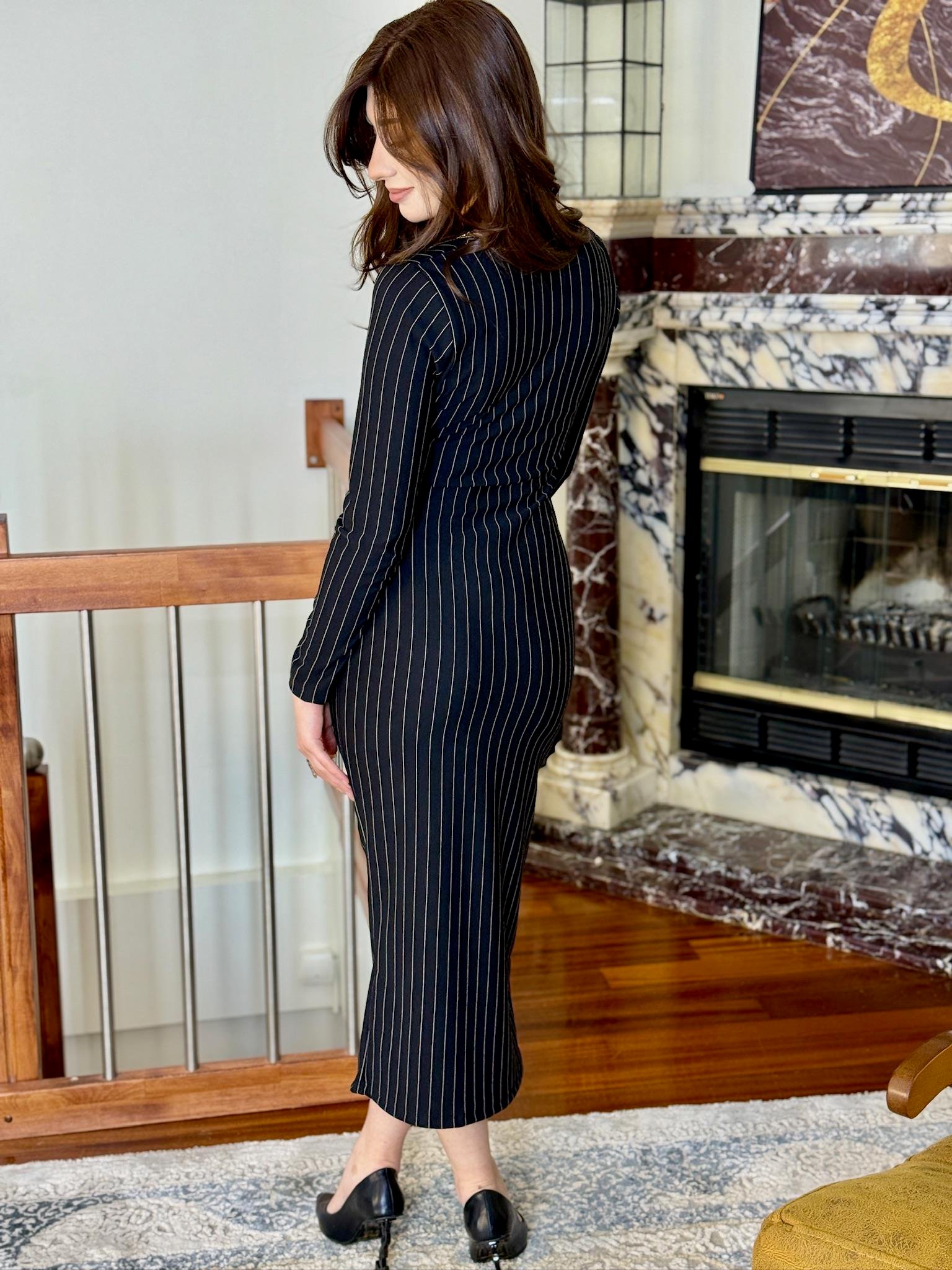 Örme Crep Kumaş Çizgi Desenli Metal Düğmeli Midi Boy Elbise Siyah