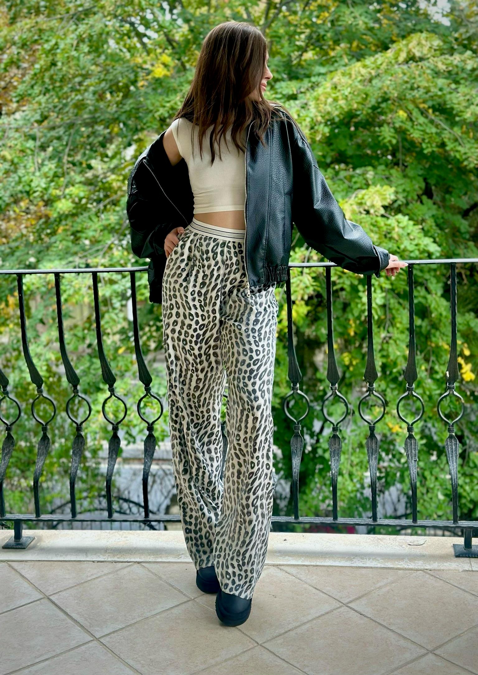 Parlak Saten Kumaş Beli Lastikli Rahat Pantolon