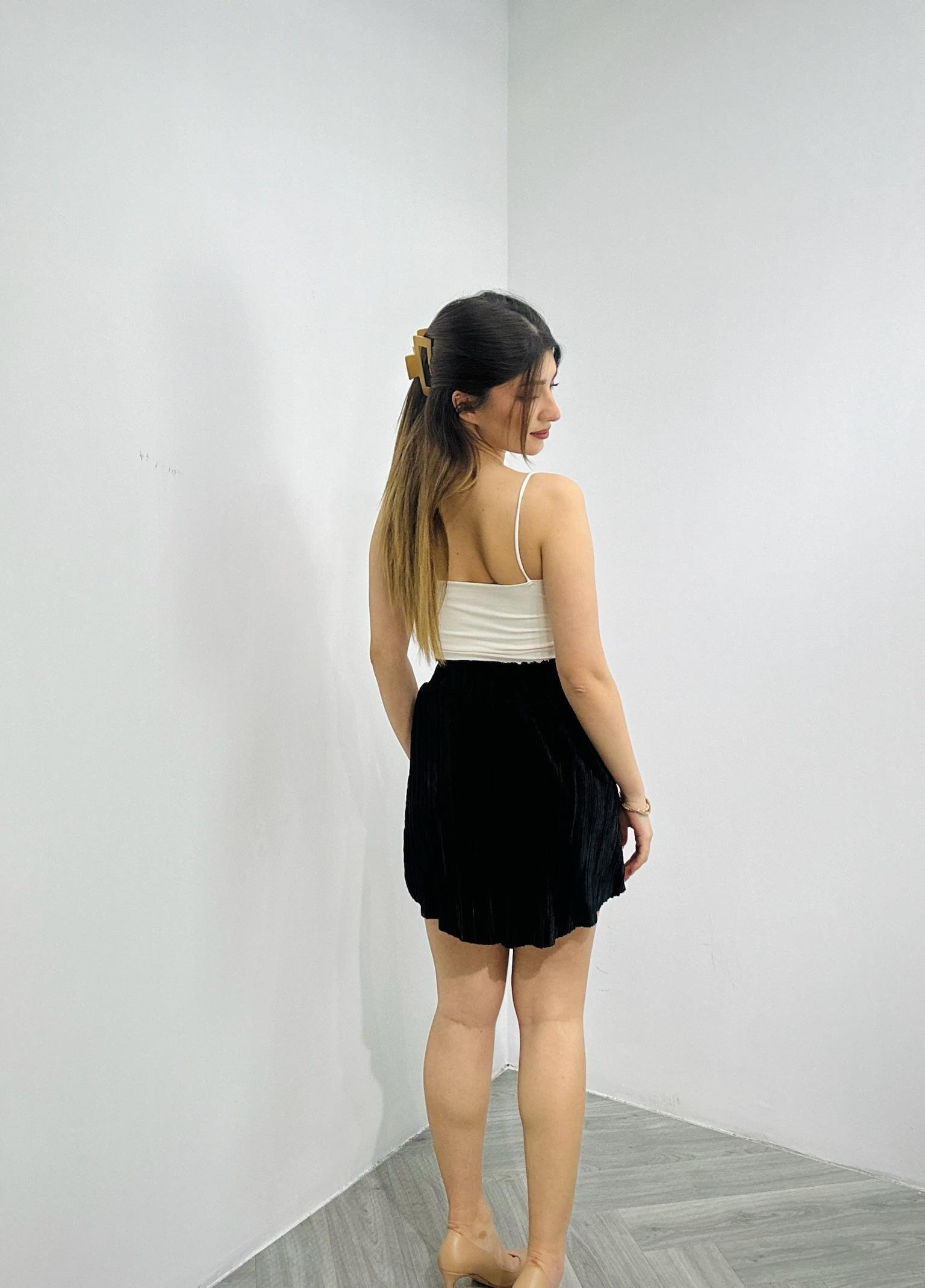 Pliseli Kumaş Asimetrik Kesim İçi Şort Astarlı Etek (Kemer Dahil Değildir)