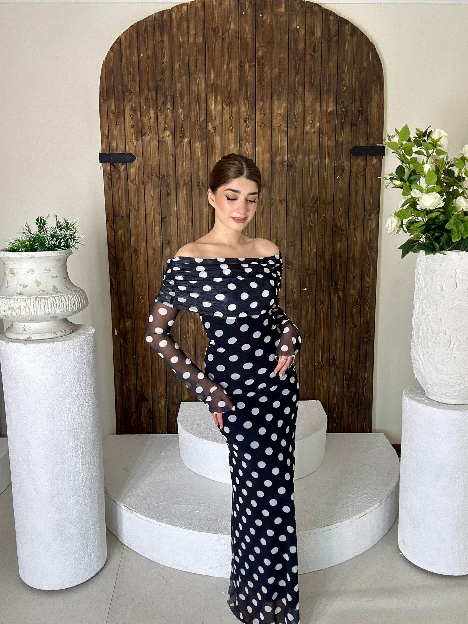 Puantiye Desen Likralı Tül Kumaş Madonna Yaka Tasarım Uzun Elbise