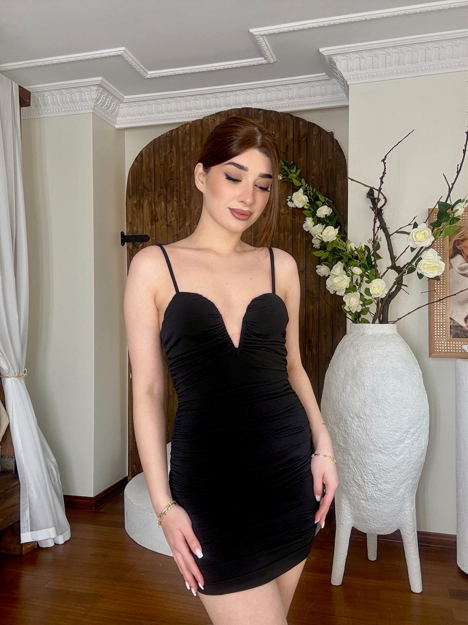 Sandy Kumaş Drapeli Askılı Kalp Yaka Siyah Mini Elbise