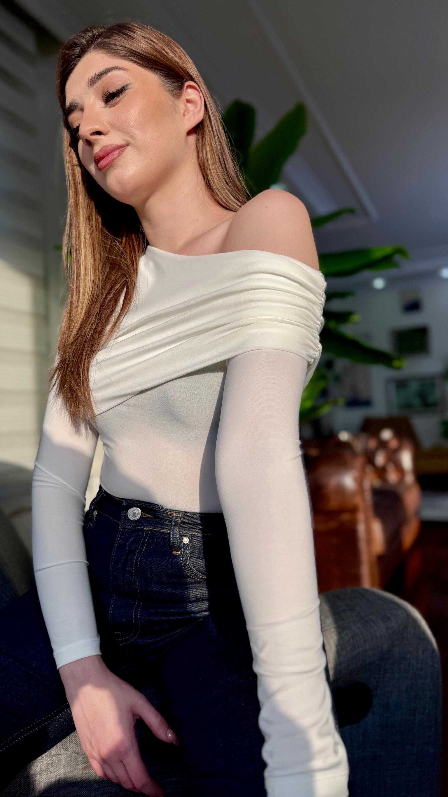 Sandy Kumaş Düşük Omuz Bluz Beyaz