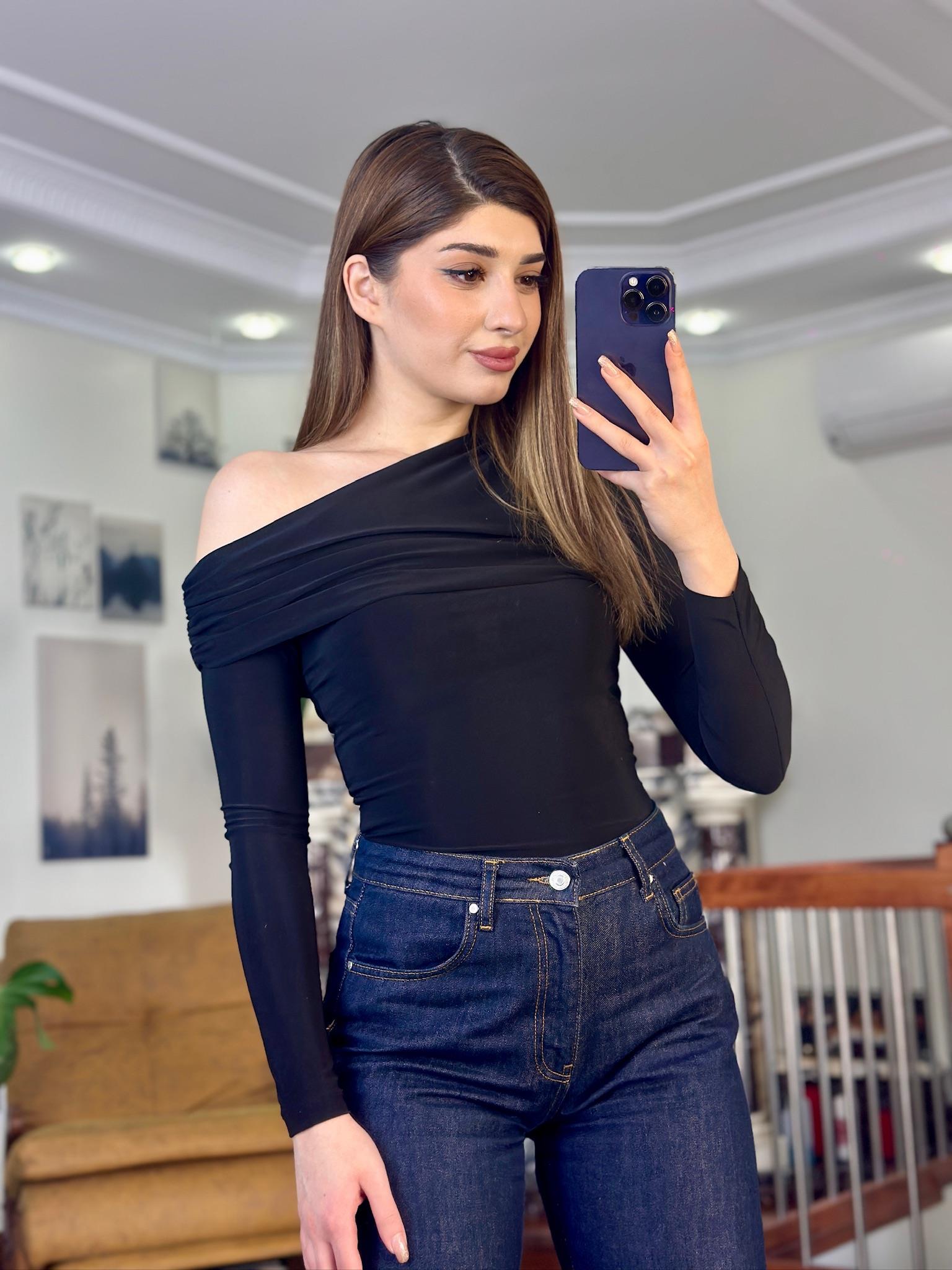 Sandy Kumaş Düşük Omuz Bluz Siyah