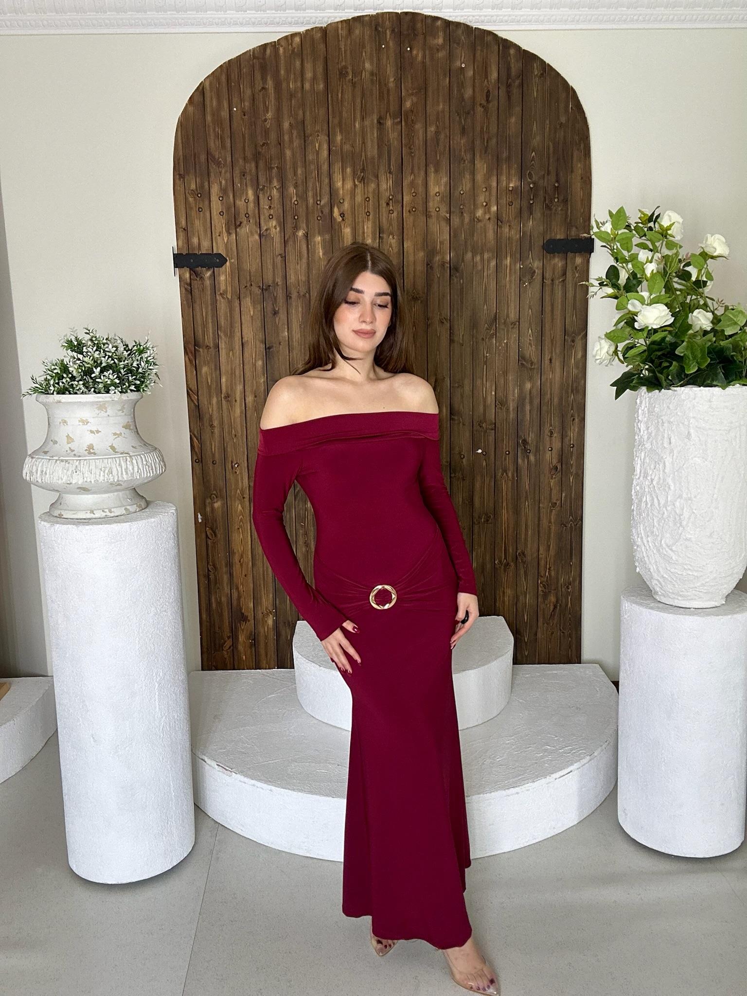 Sandy Kumaş Gold Aksesuar Detaylı Madonna Yaka Midi Boy Elbise Bordo