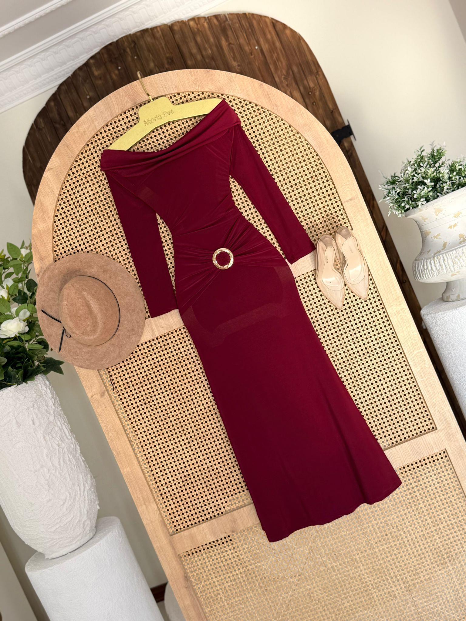 Sandy Kumaş Gold Aksesuar Detaylı Madonna Yaka Midi Boy Elbise Bordo