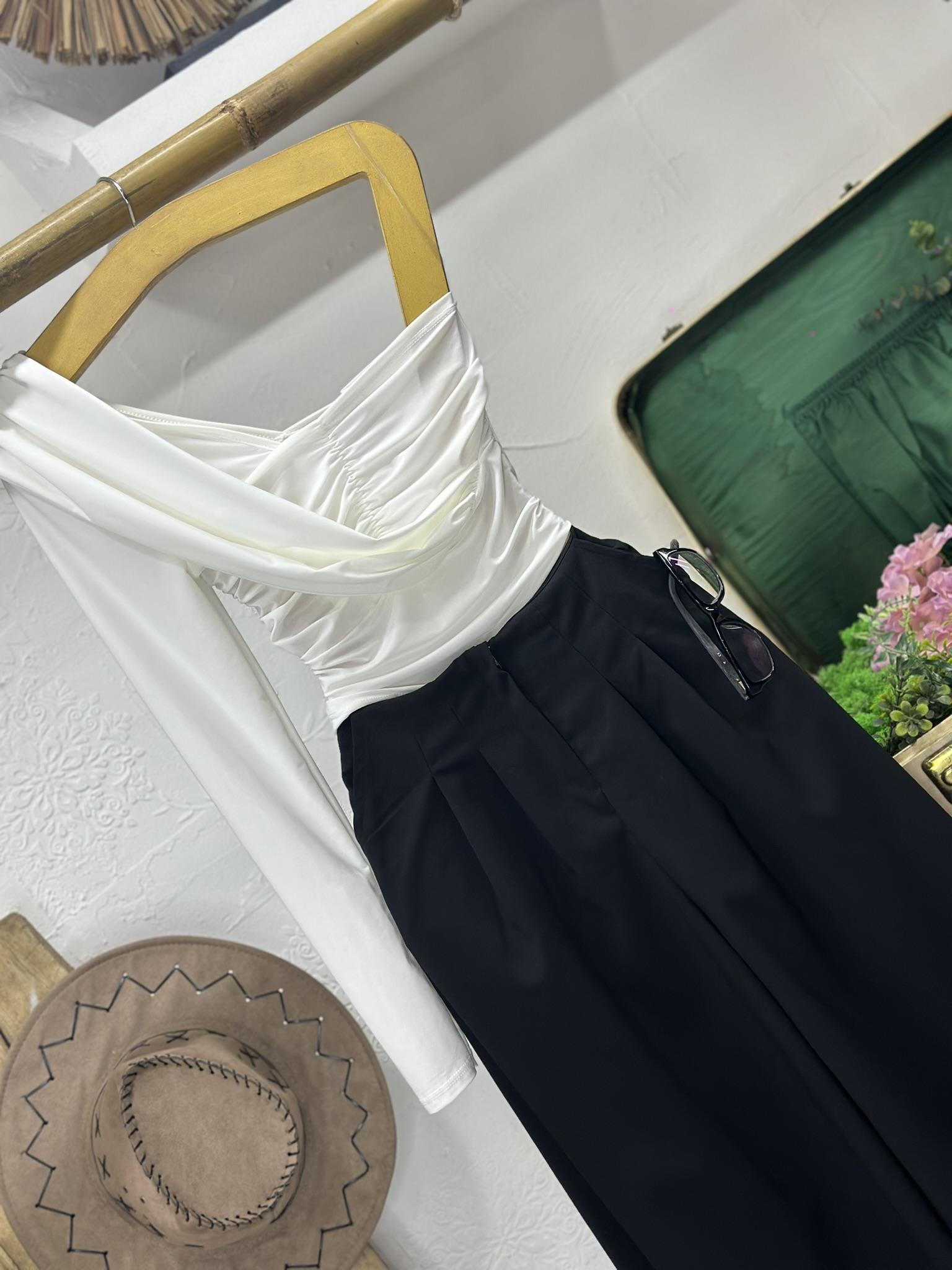 Sandy Kumaş Tek Kol Tasarım Bluz