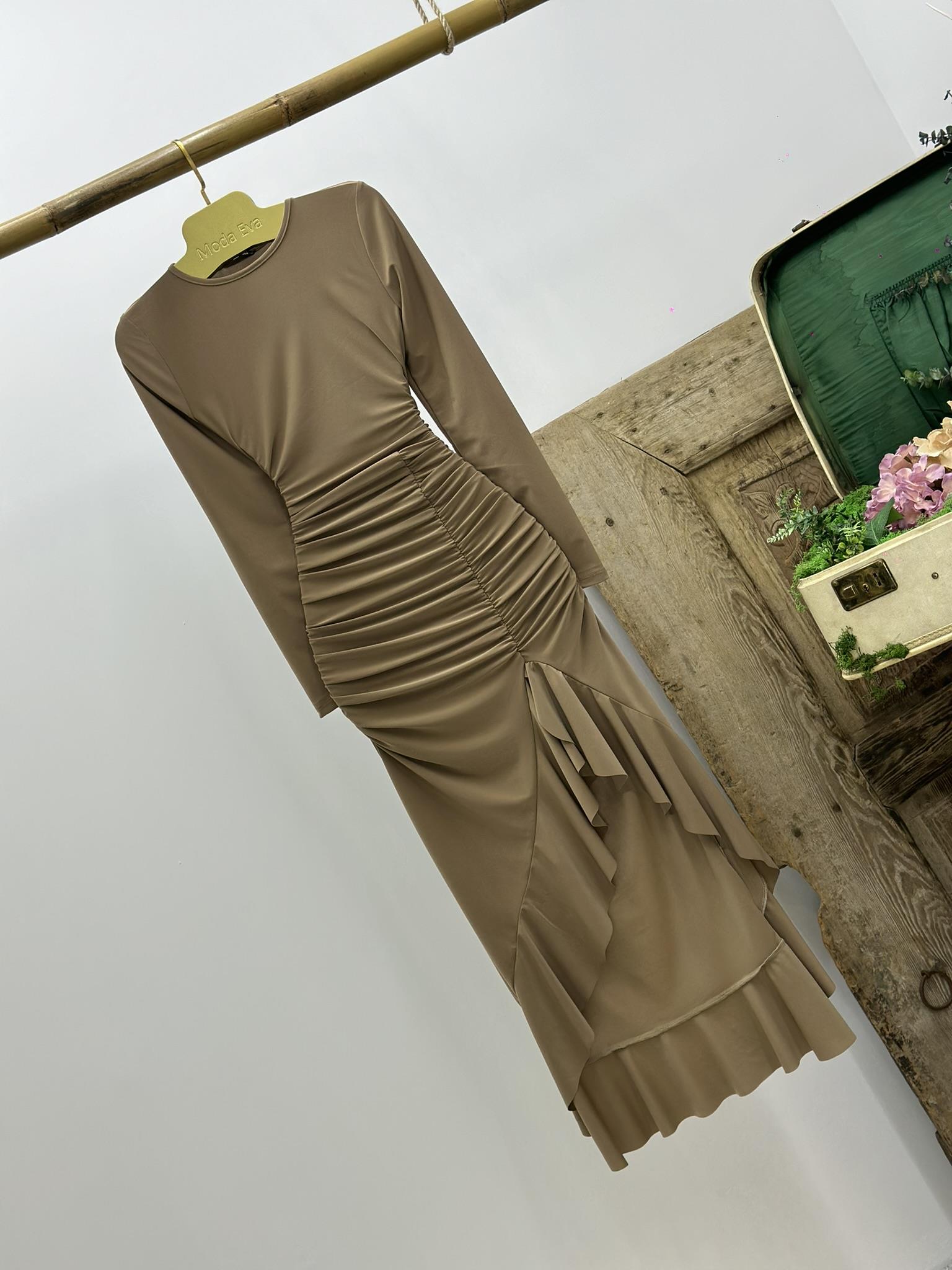 Sandy Kumaş Volan Detay Drapeli Bej Uzun Elbise