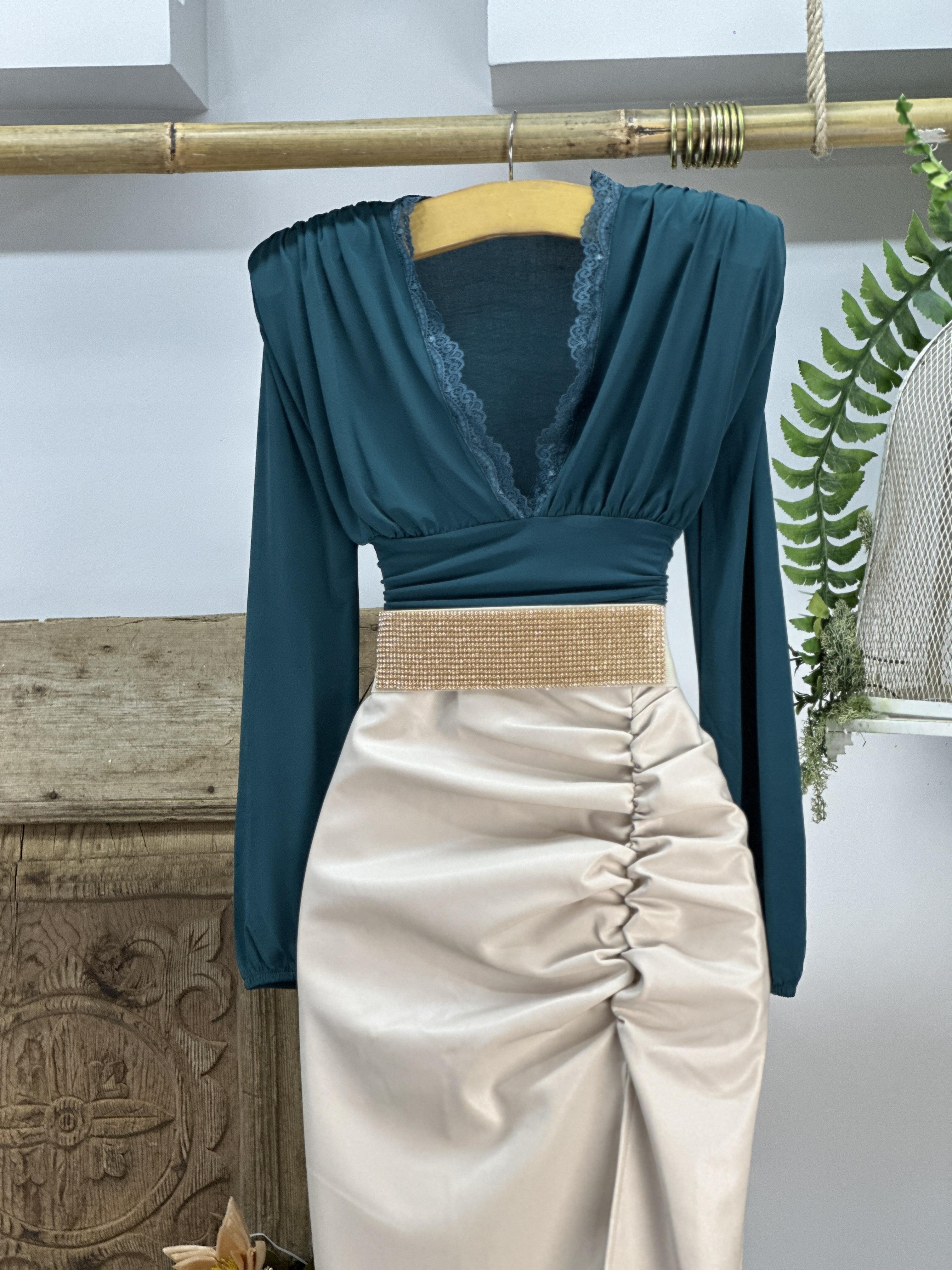 Sandy Kumaş Yakası Dantelli Vatkalı Tasarım Bluz