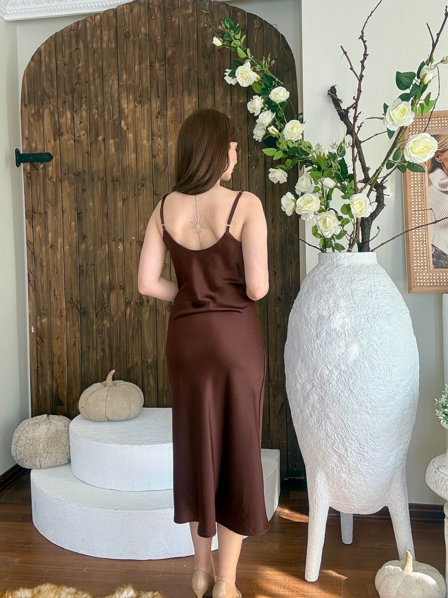 Saten Kumaş Askılı Balık Form Midi Boy Elbise 