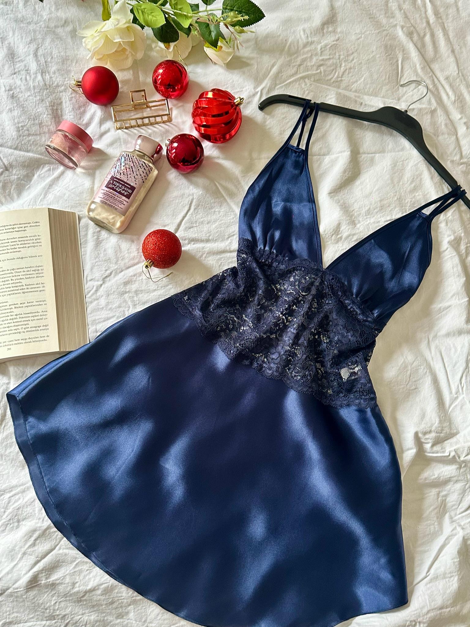 Saten Kumaş Güpürlü Çift Askı Detaylı Lacivert Gecelik