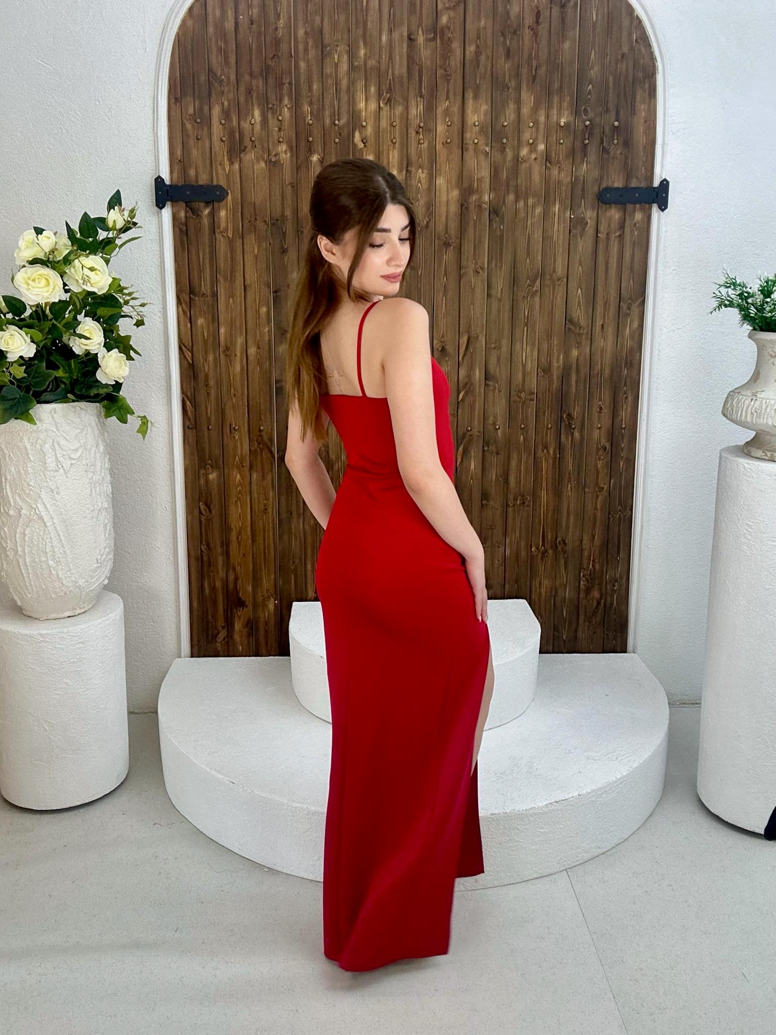 Scuba Kumaş Askılı Yırtmaç Detaylı Elbisemiz Kırmızı