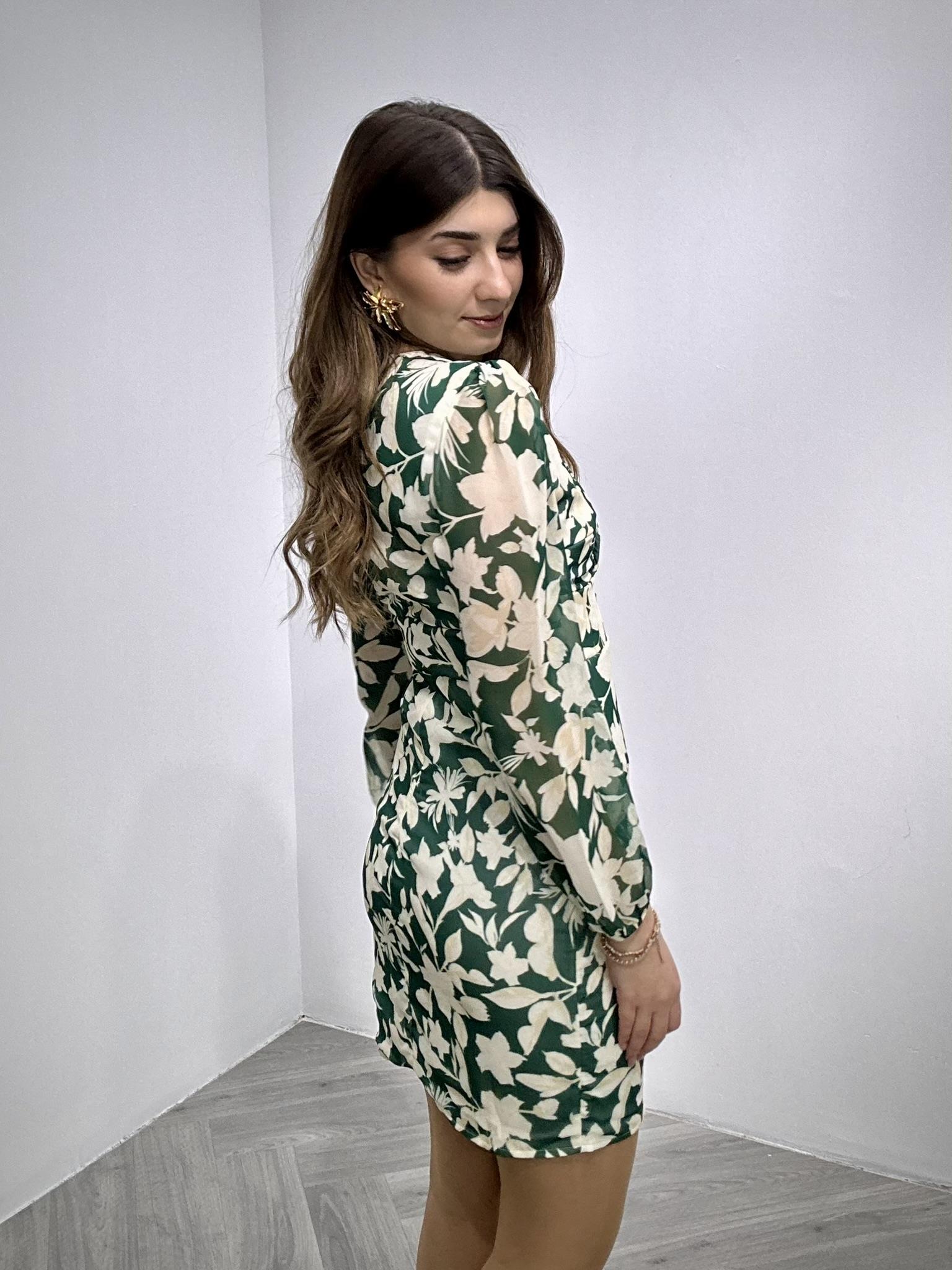 Şifon Kumaş Derin V Yaka Kaplama Düğmeli Tasarım Elbise