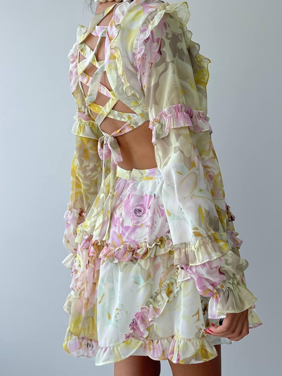 Şifon Kumaş Kat Etekli Fırfırlı Sırt Dekolte Tasarım Elbise Sarı