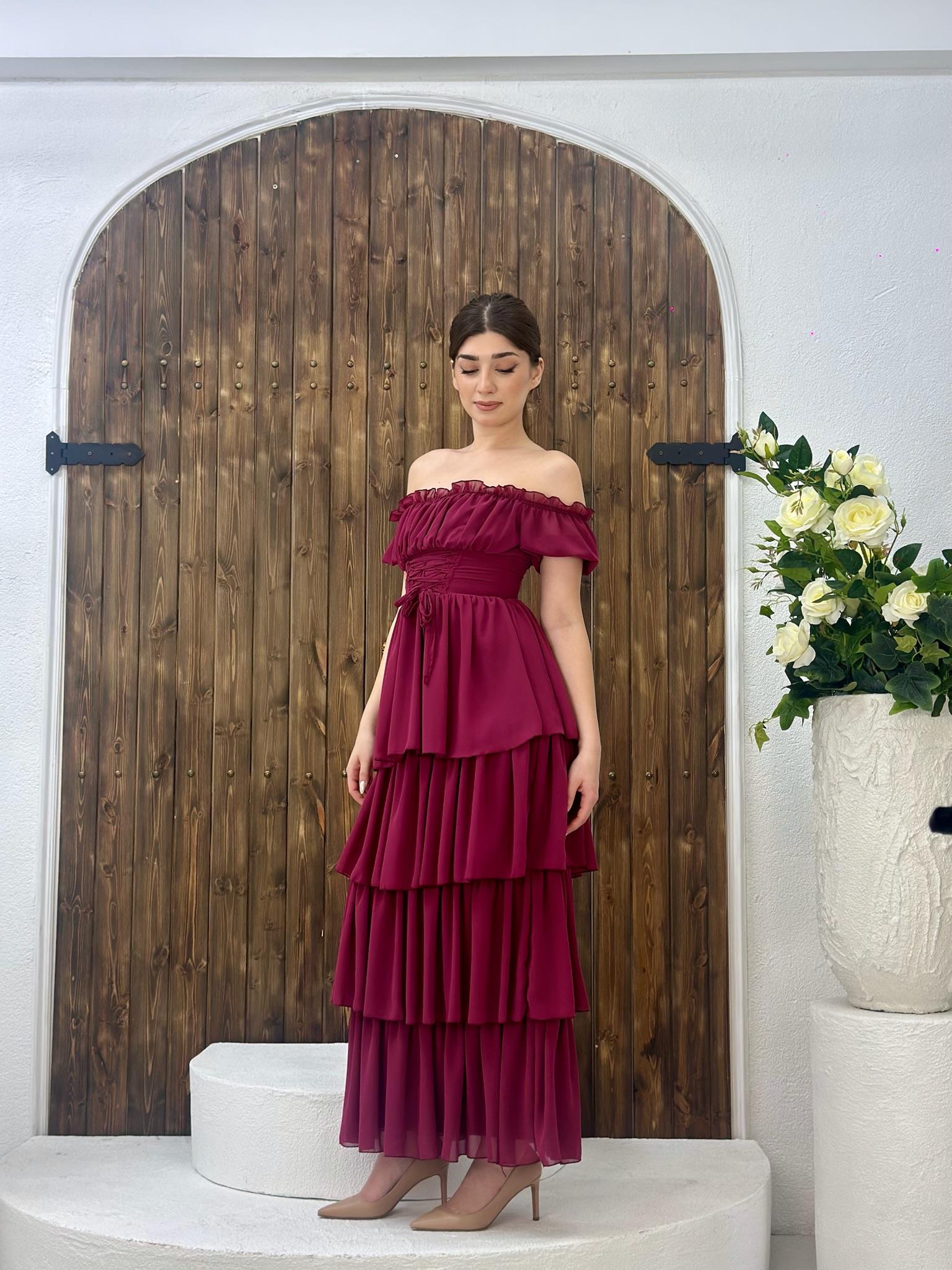 Şifon Kumaş Madonna Yaka Kat Etekli Uzun Elbise