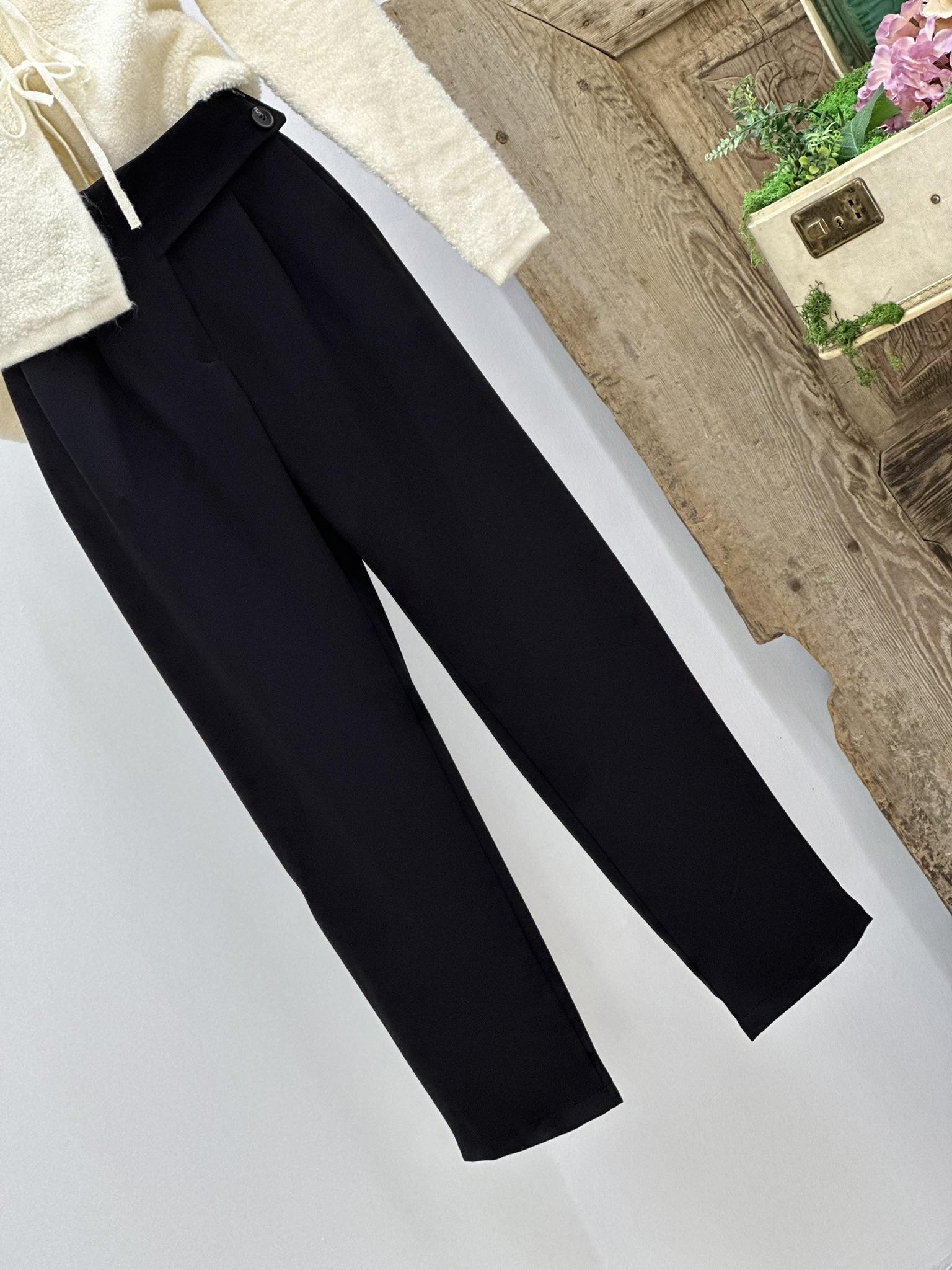 Siyah Çift Düğme Detaylı Pileli Tasarım Pantolon 