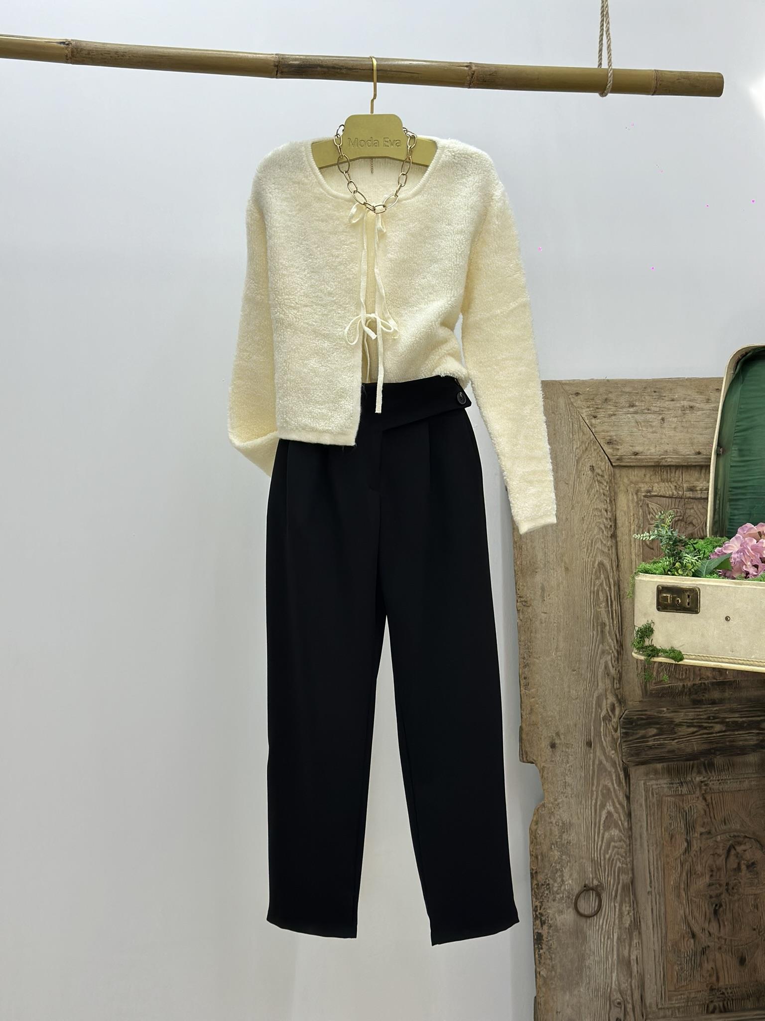 Siyah Çift Düğme Detaylı Pileli Tasarım Pantolon 