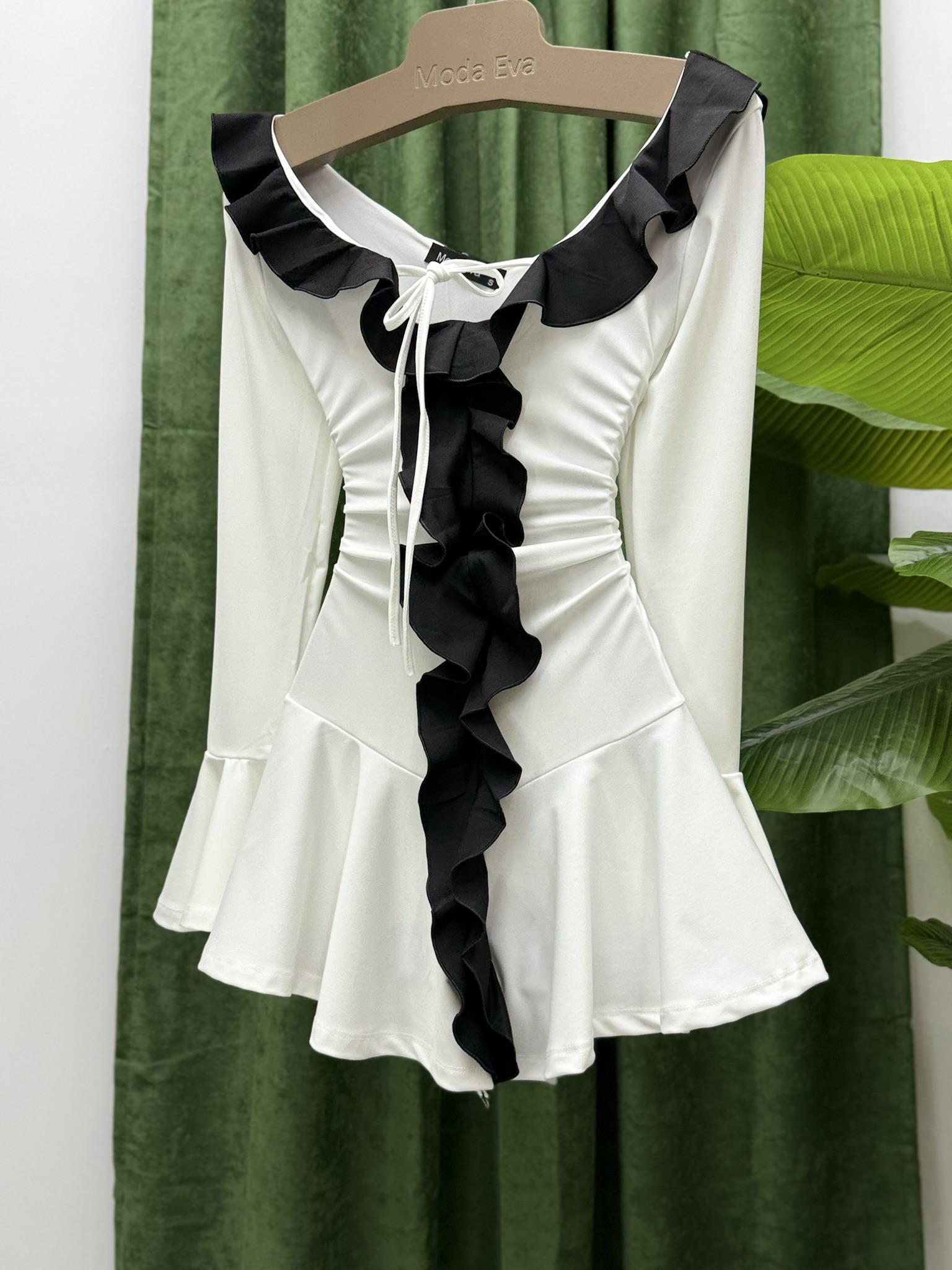 Siyah Fırfır Detaylı Eteği Volanlı Tasarım Elbise Beyaz